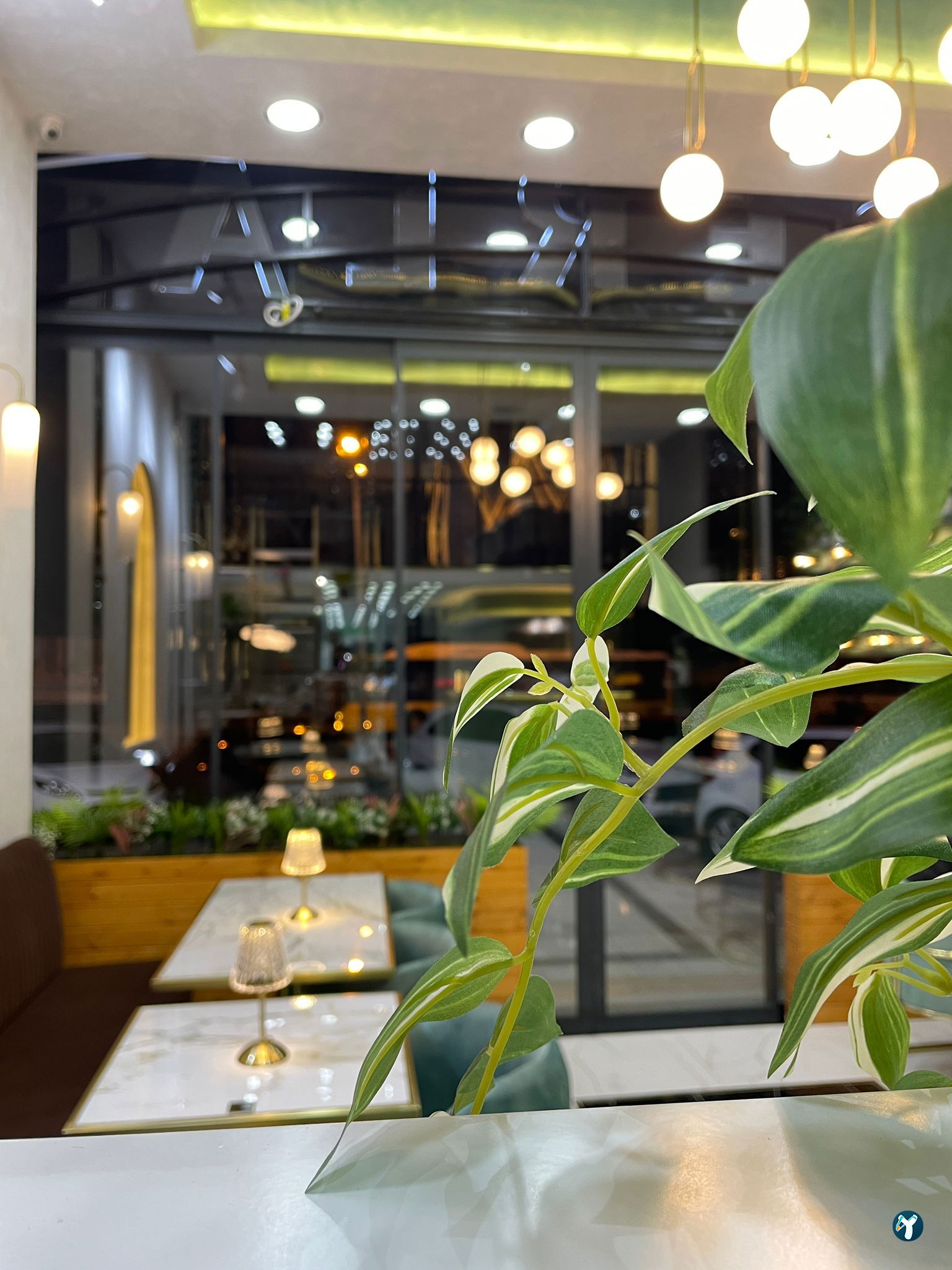 Perla Cafe Restaurant