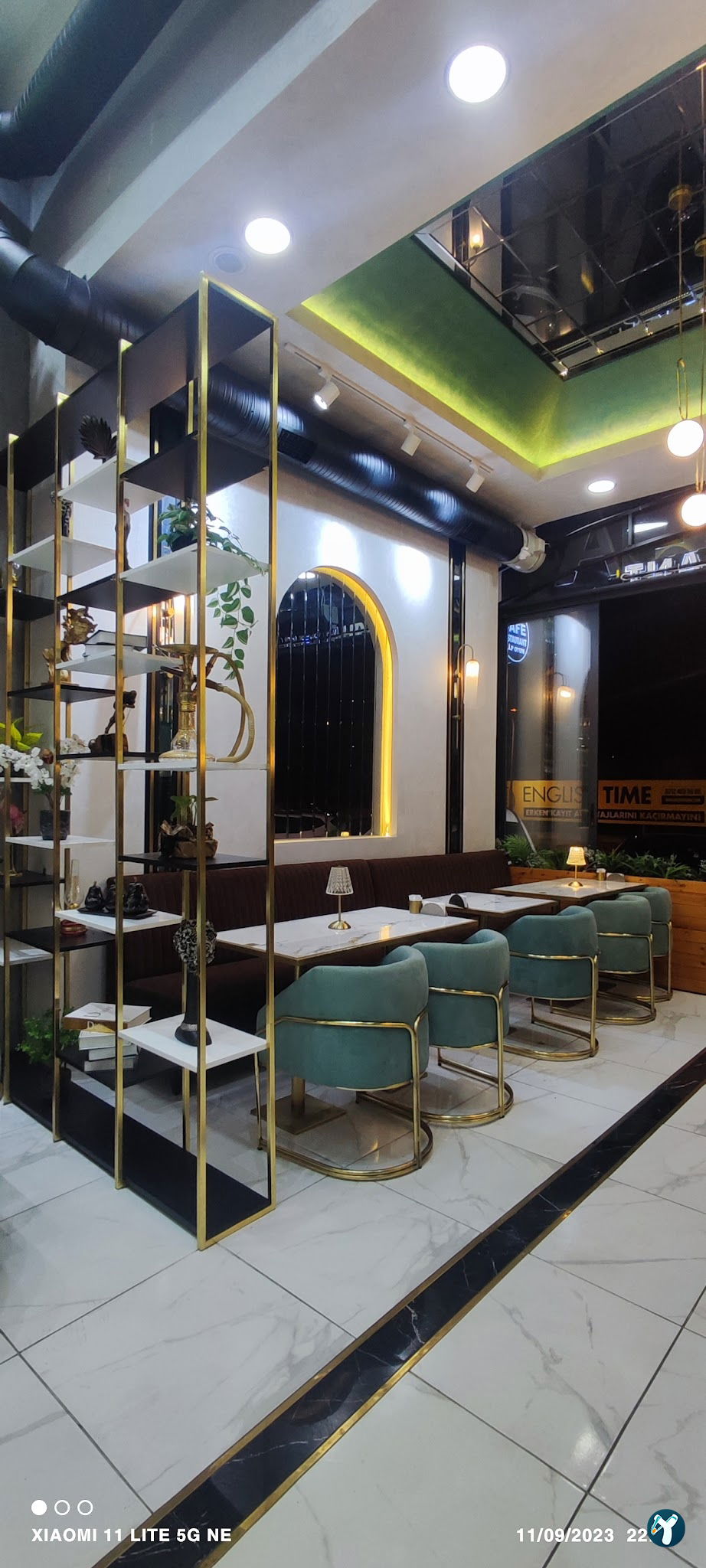 Perla Cafe Restaurant