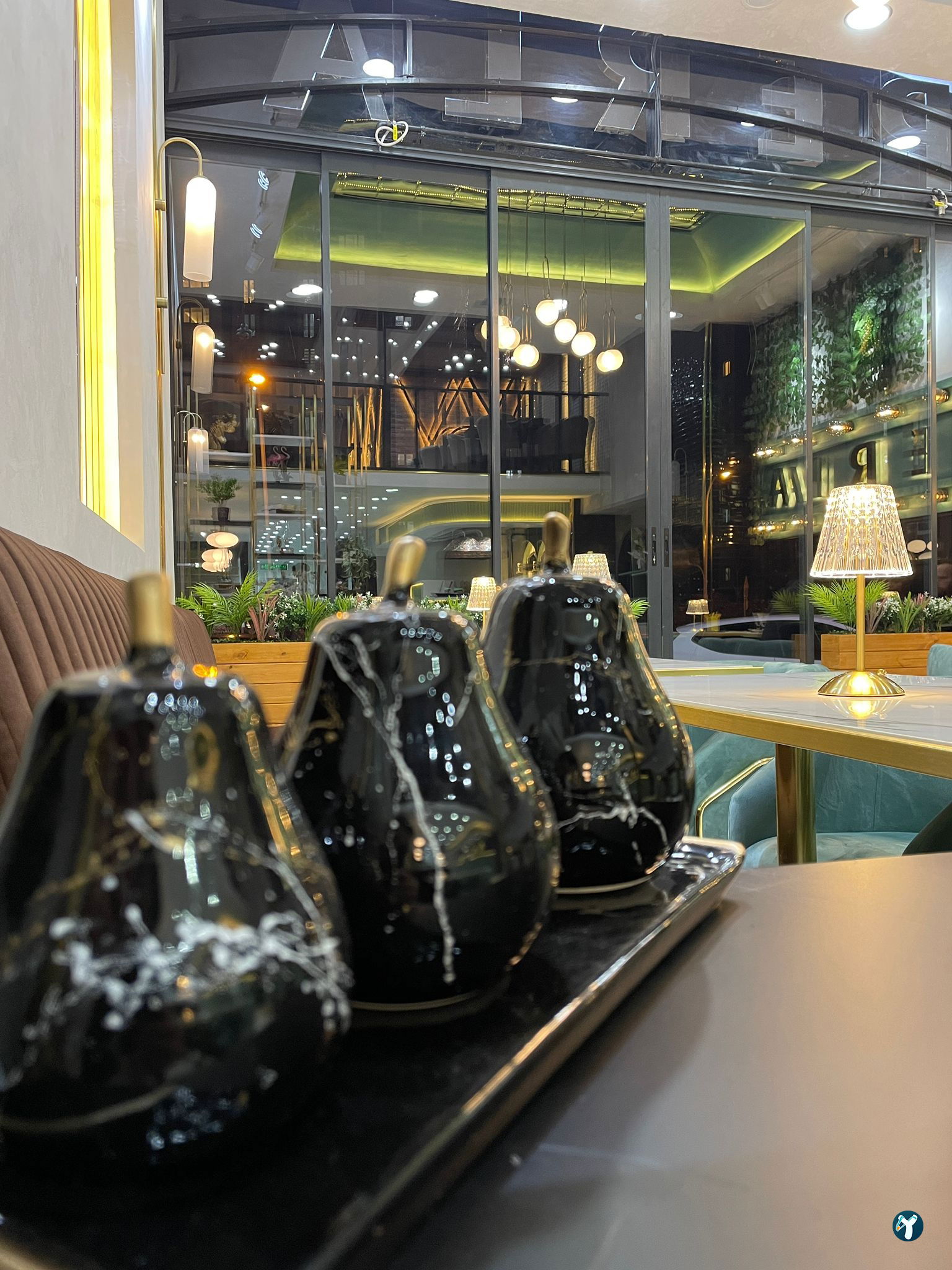 Perla Cafe Restaurant