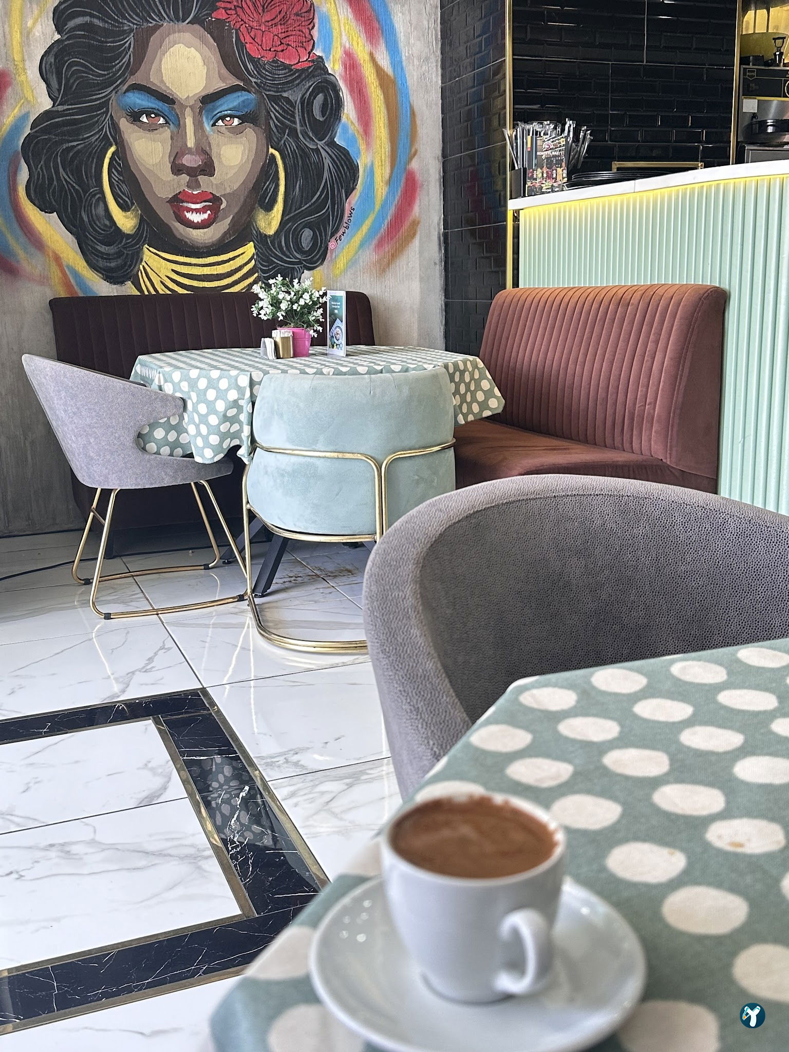 Perla Cafe Restaurant