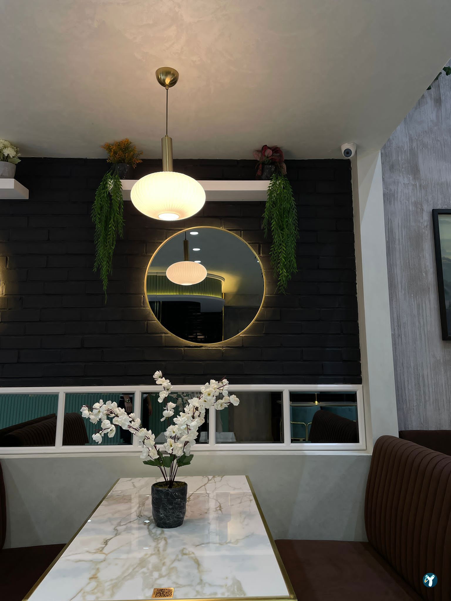 Perla Cafe Restaurant