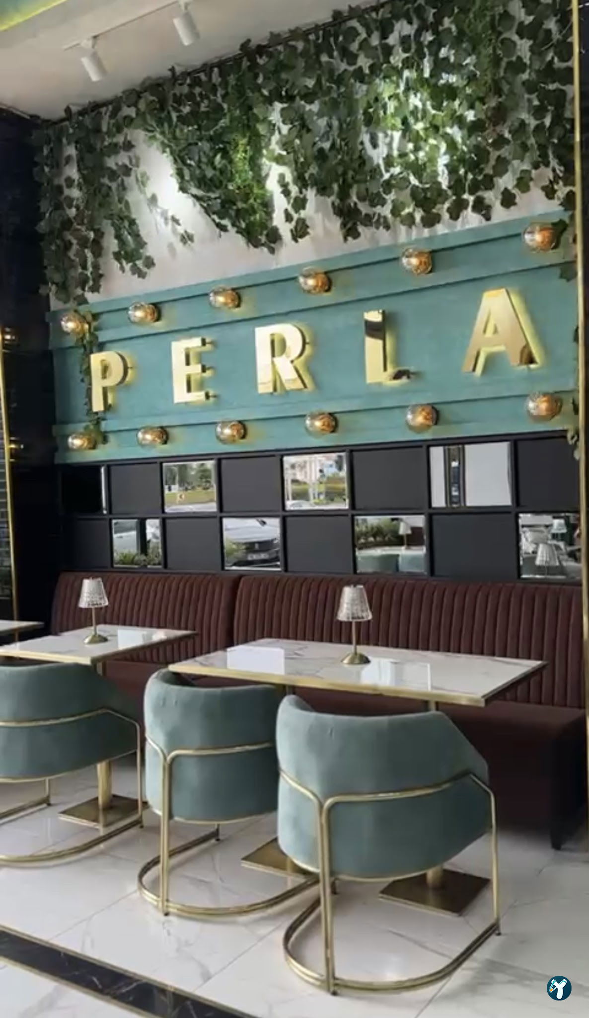 Perla Cafe Restaurant