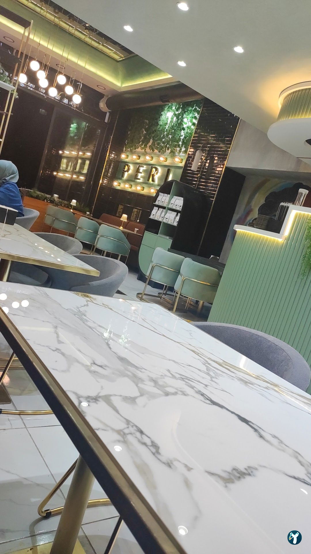 Perla Cafe Restaurant