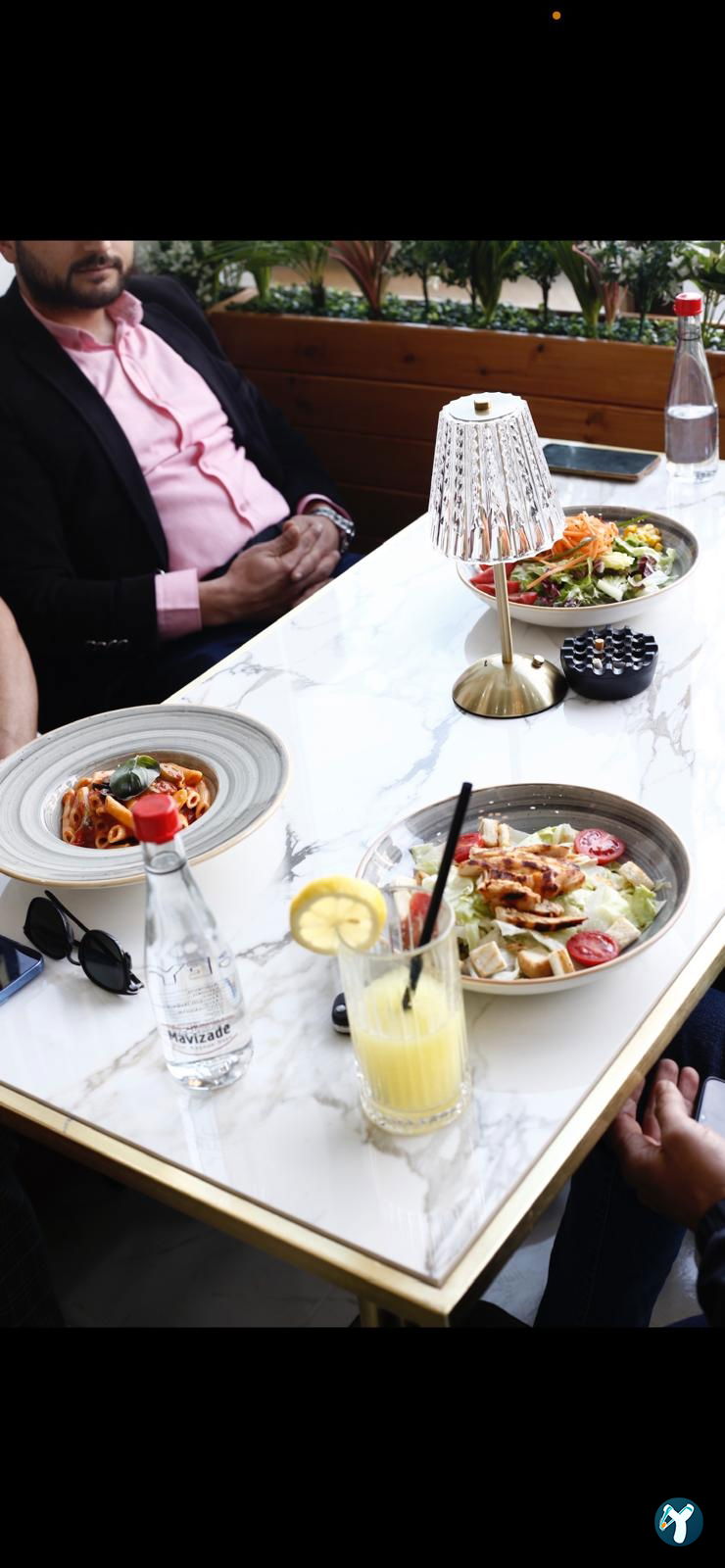 Perla Cafe Restaurant