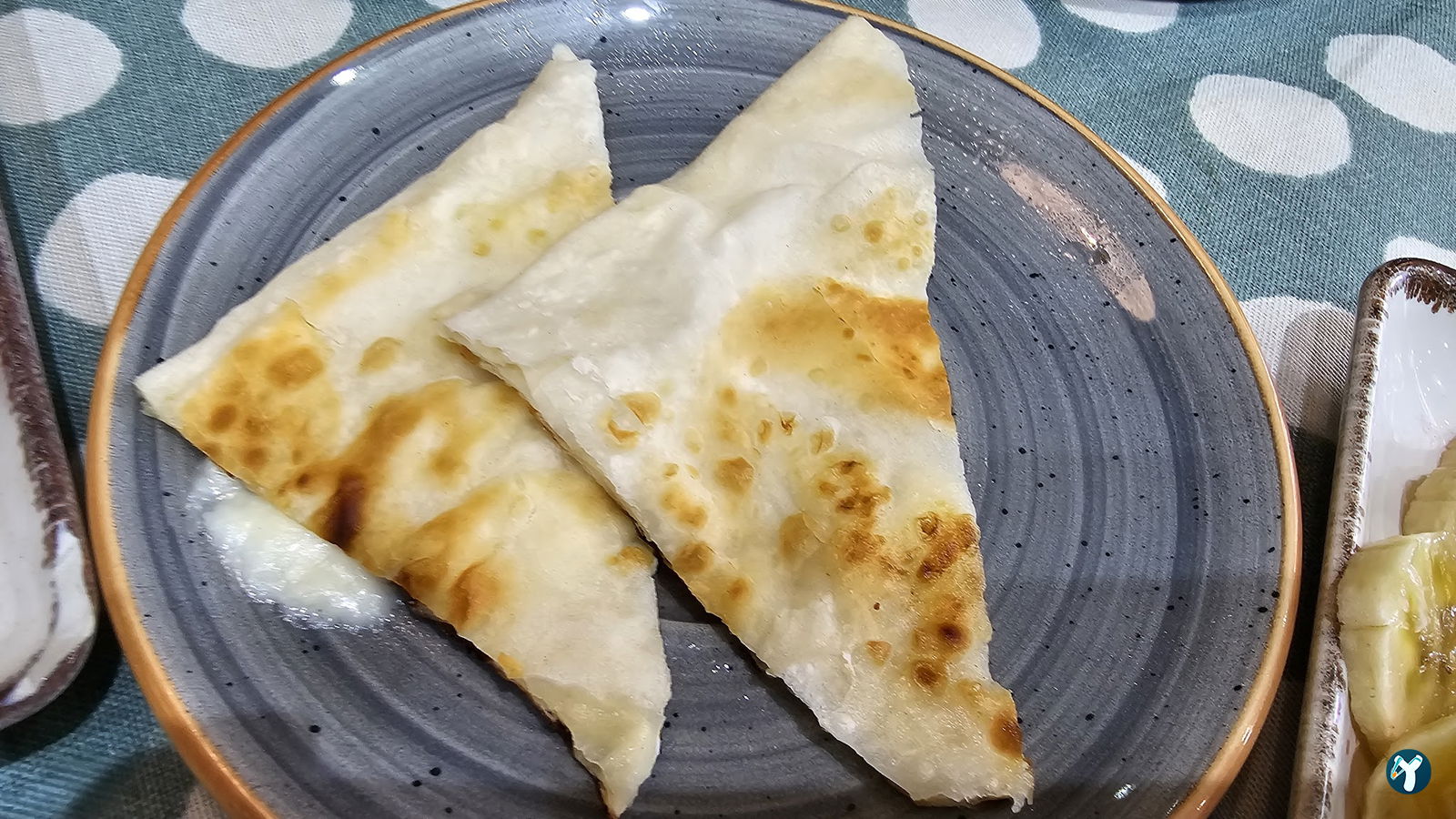 Perla Cafe Restaurant