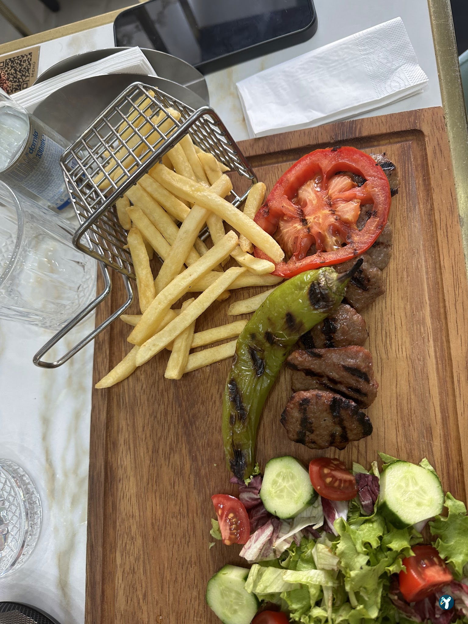 Perla Cafe Restaurant