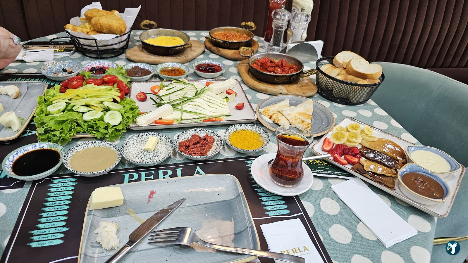 Perla Cafe Restaurant