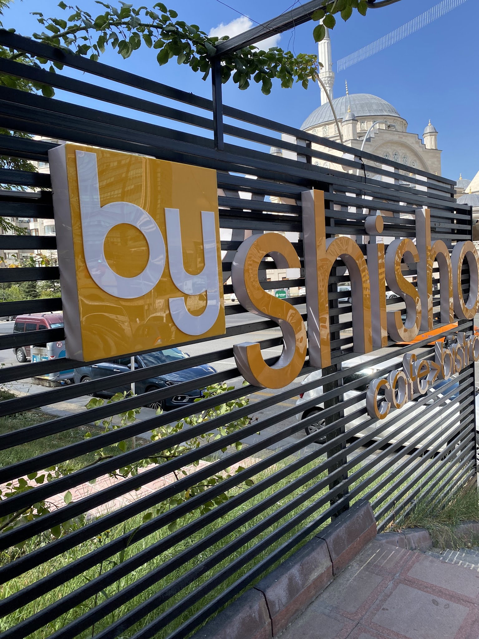 Shisha Cafe & Bistro