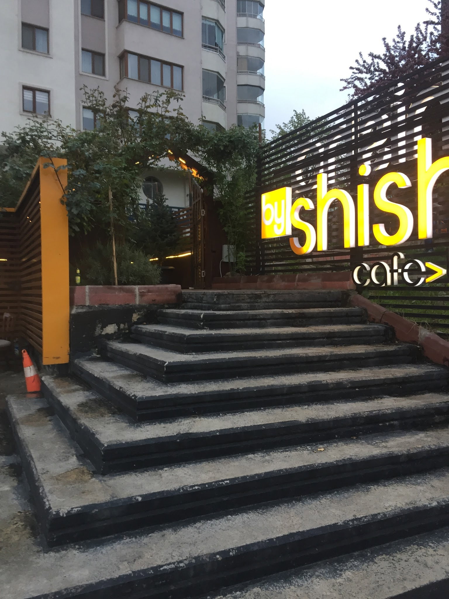 Shisha Cafe & Bistro