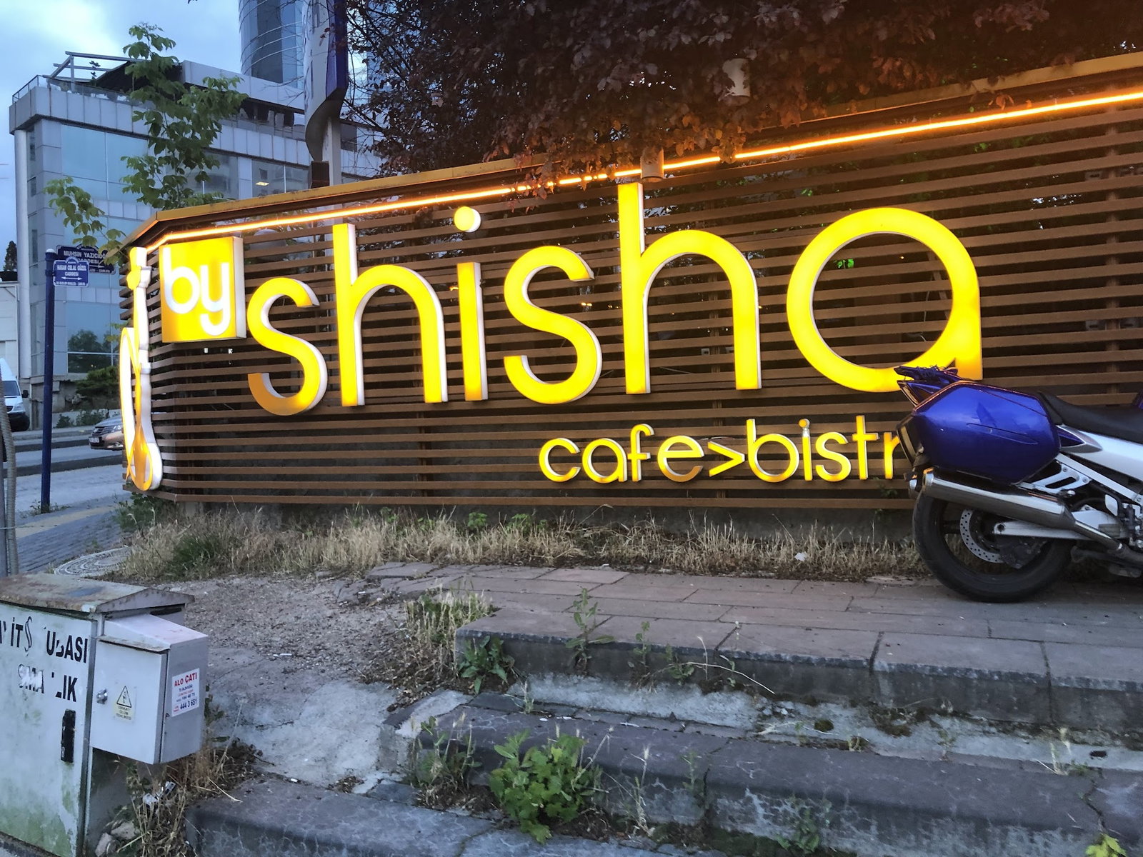 Shisha Cafe & Bistro