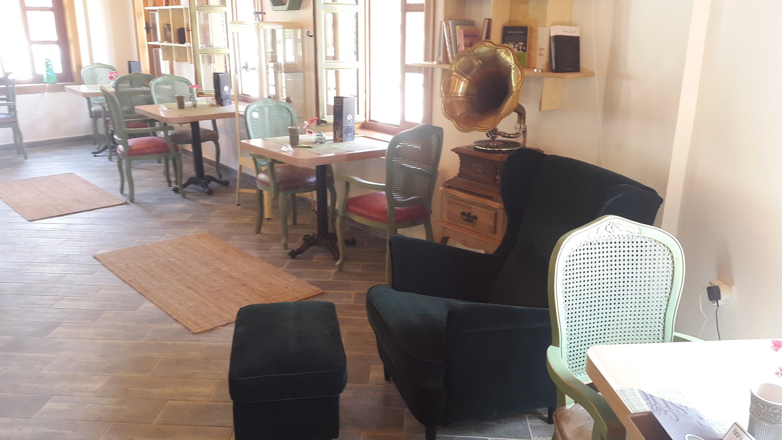 Yeşi̇l Nfk Kafe&Hurma