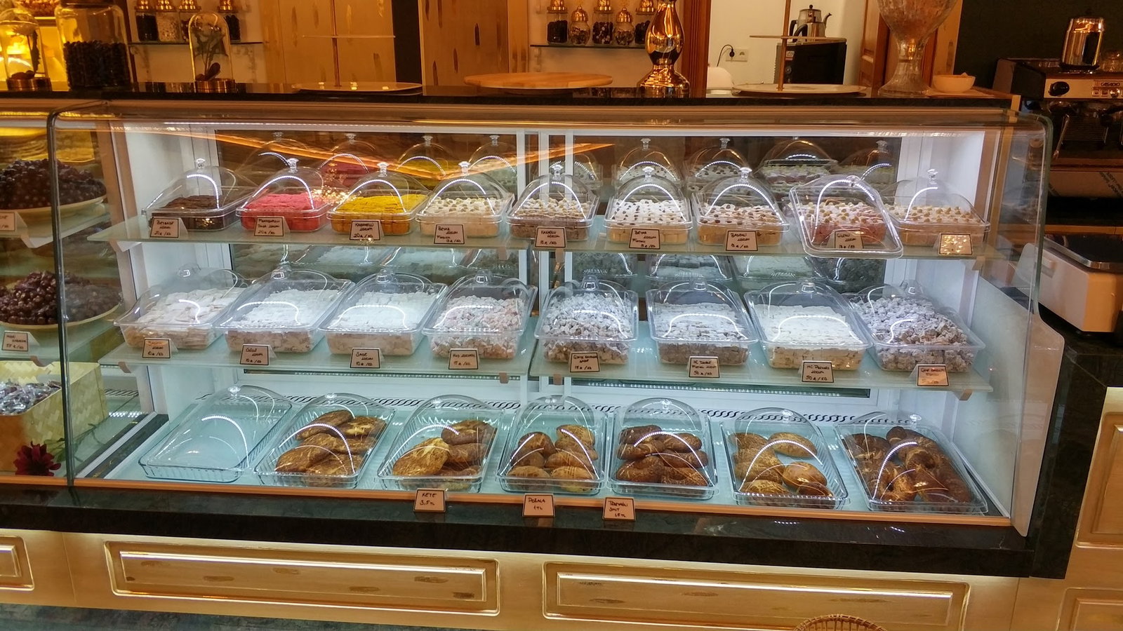 Yeşi̇l Nfk Kafe&Hurma