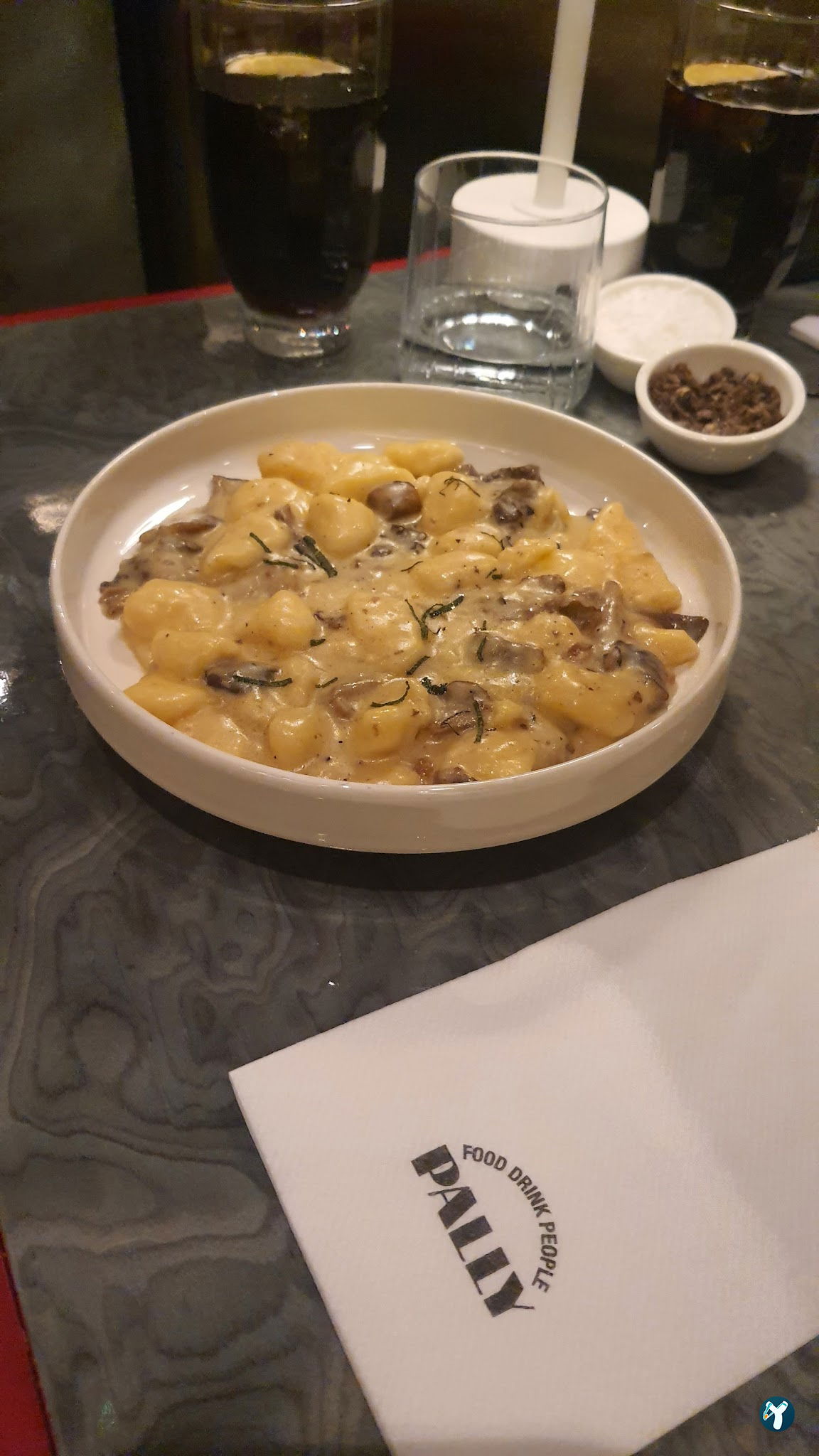 Pally - Restoran & Kokteyl Bar