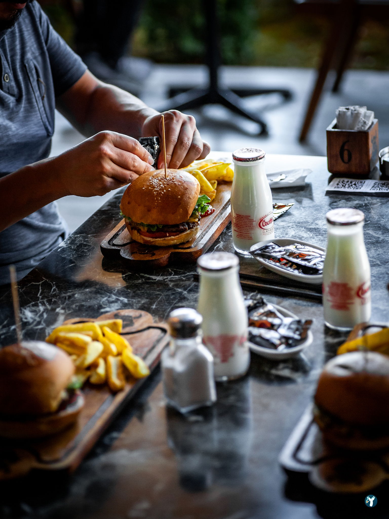 Bar Bar Burger & Coffee
