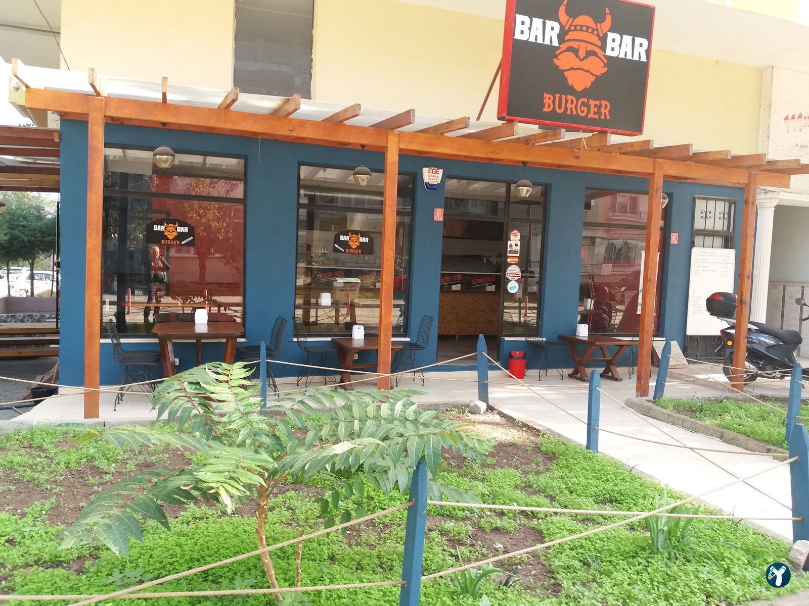 Bar Bar Burger & Coffee