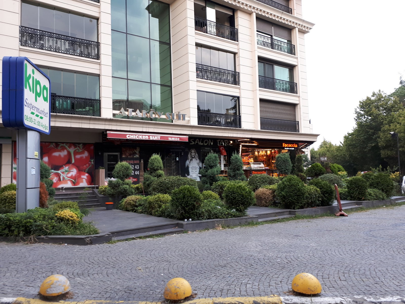 Chicken Suit, Ataköy Piliç Çevirme