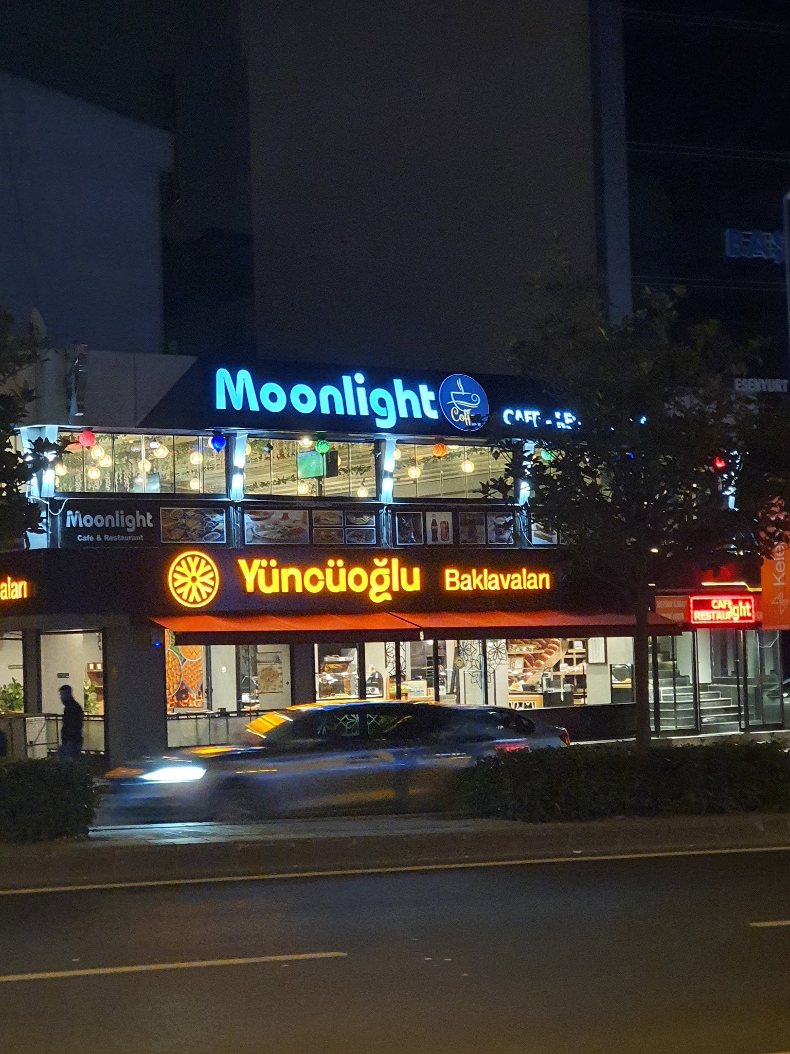 Moonlight Cafe And Restaurant