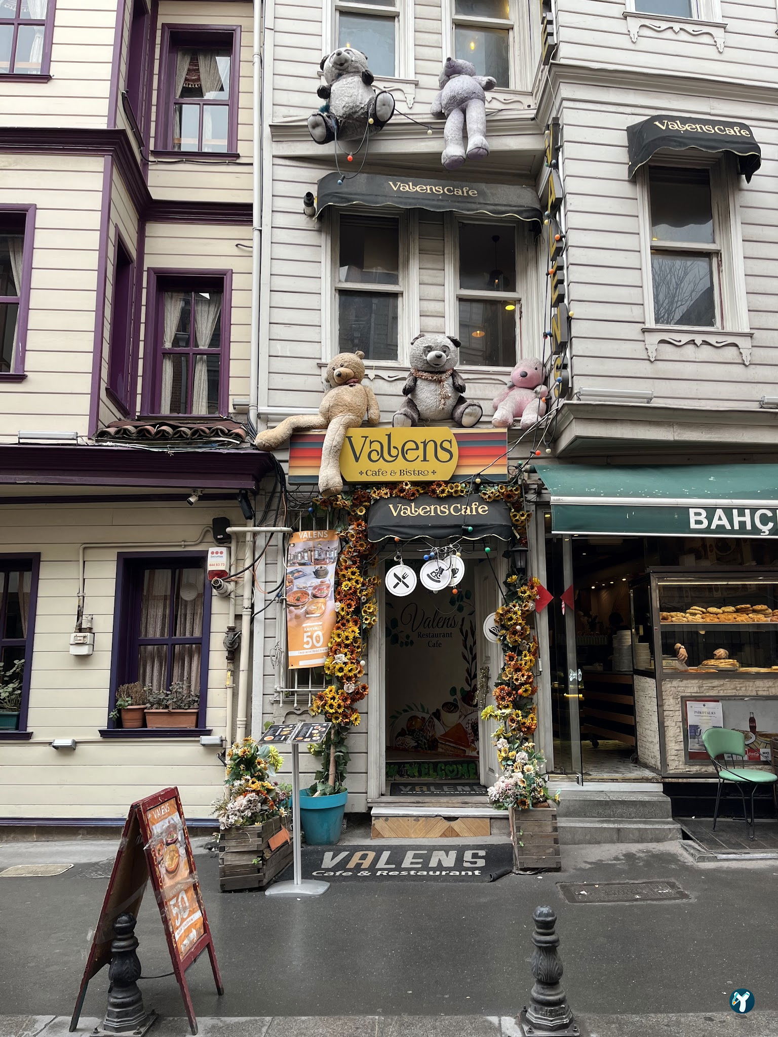 Valens Cafe Restaurant
