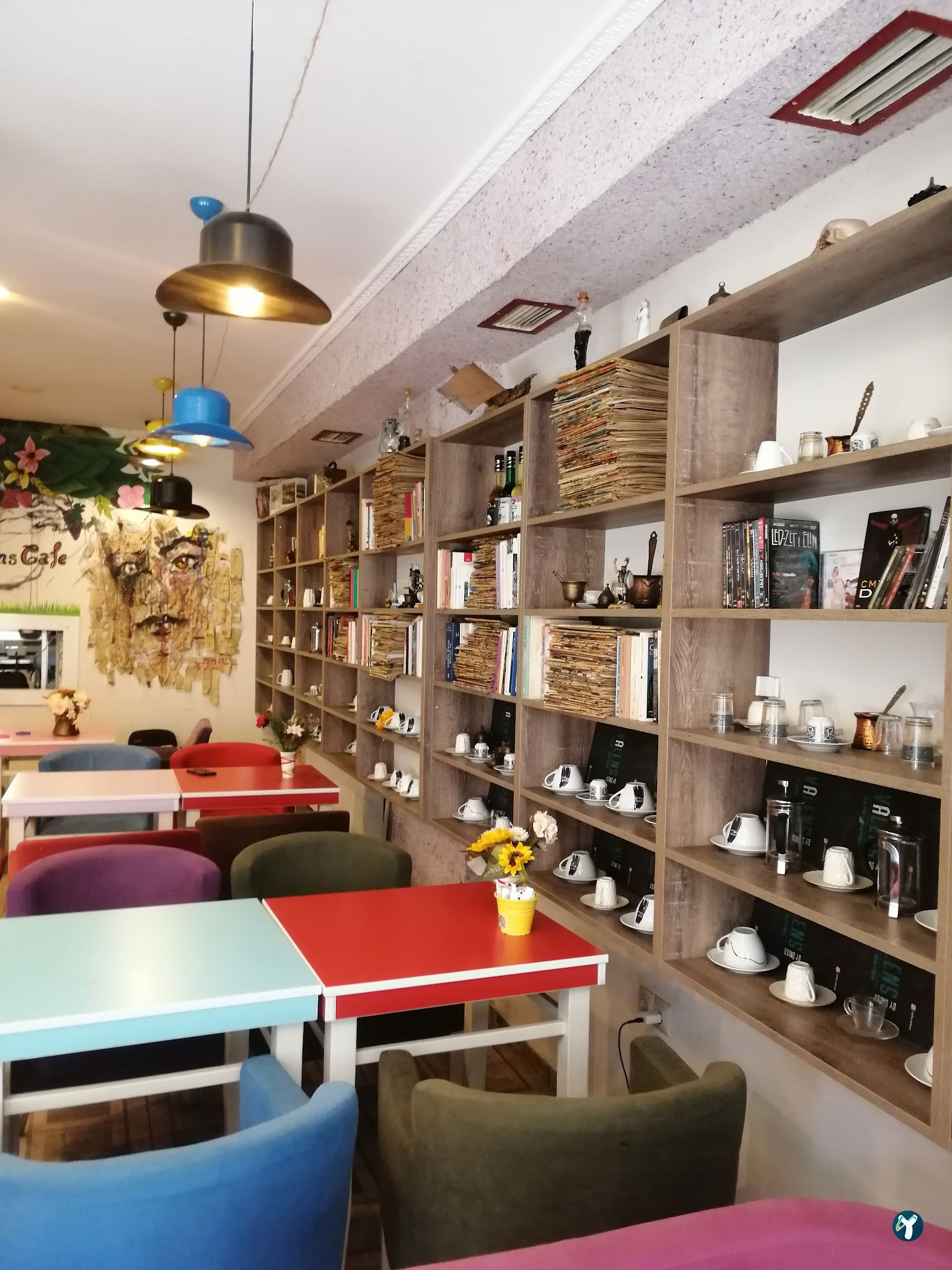 Valens Cafe Restaurant