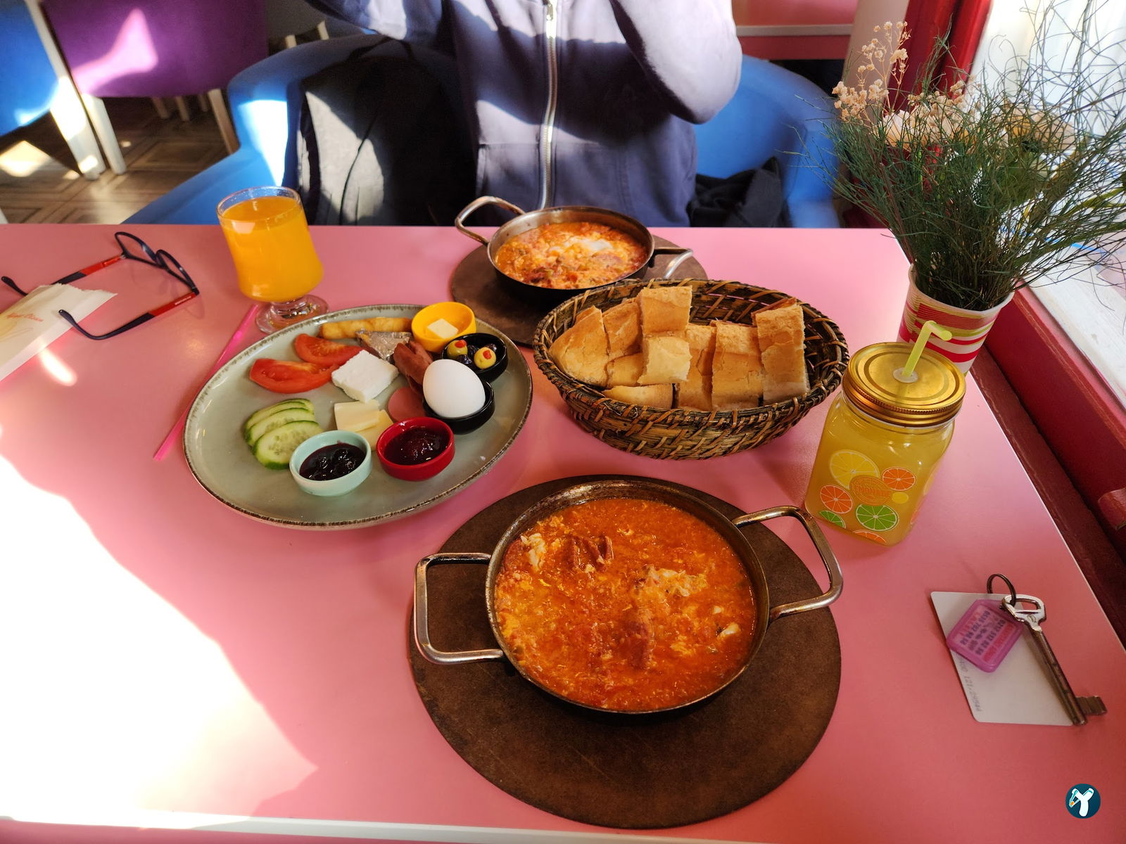 Valens Cafe Restaurant