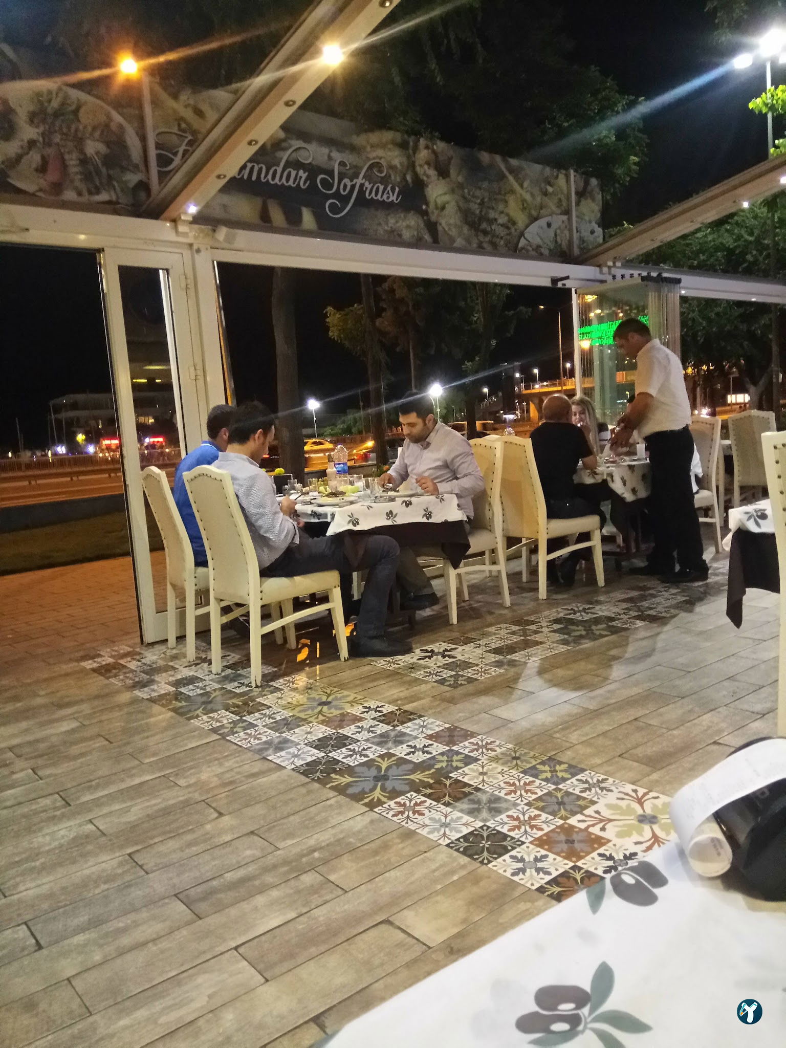 Hükümdar Sofrası Bakırköy Aile Mangalbaşı Et Lokantası