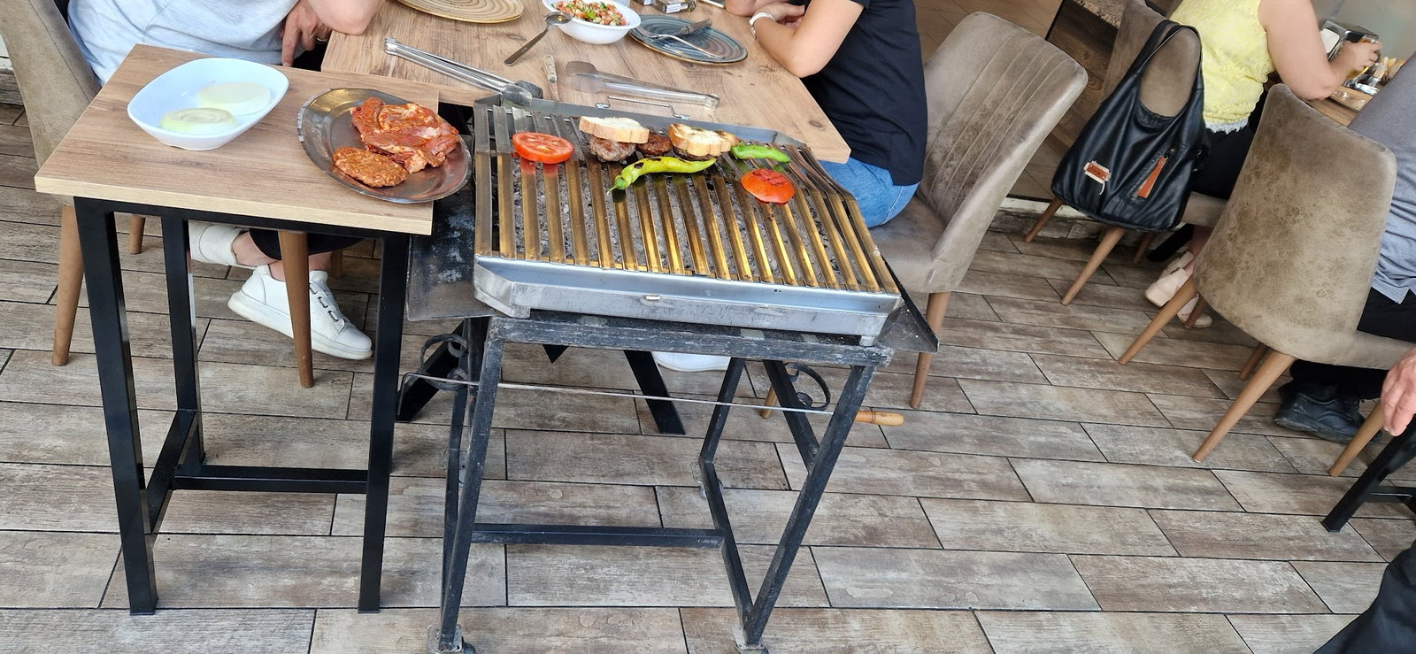 Hükümdar Sofrası Bakırköy Aile Mangalbaşı Et Lokantası