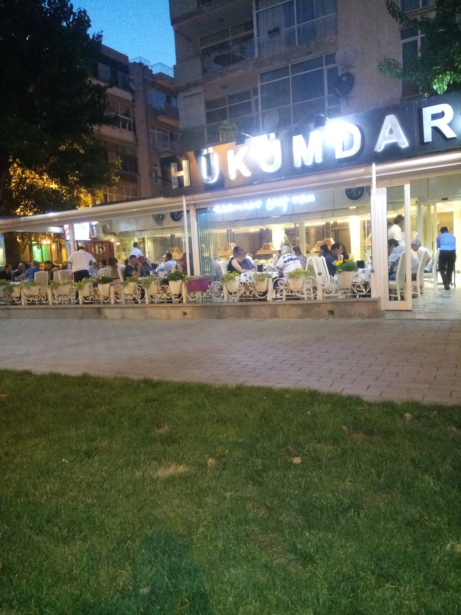 Hükümdar Sofrası Bakırköy Aile Mangalbaşı Et Lokantası