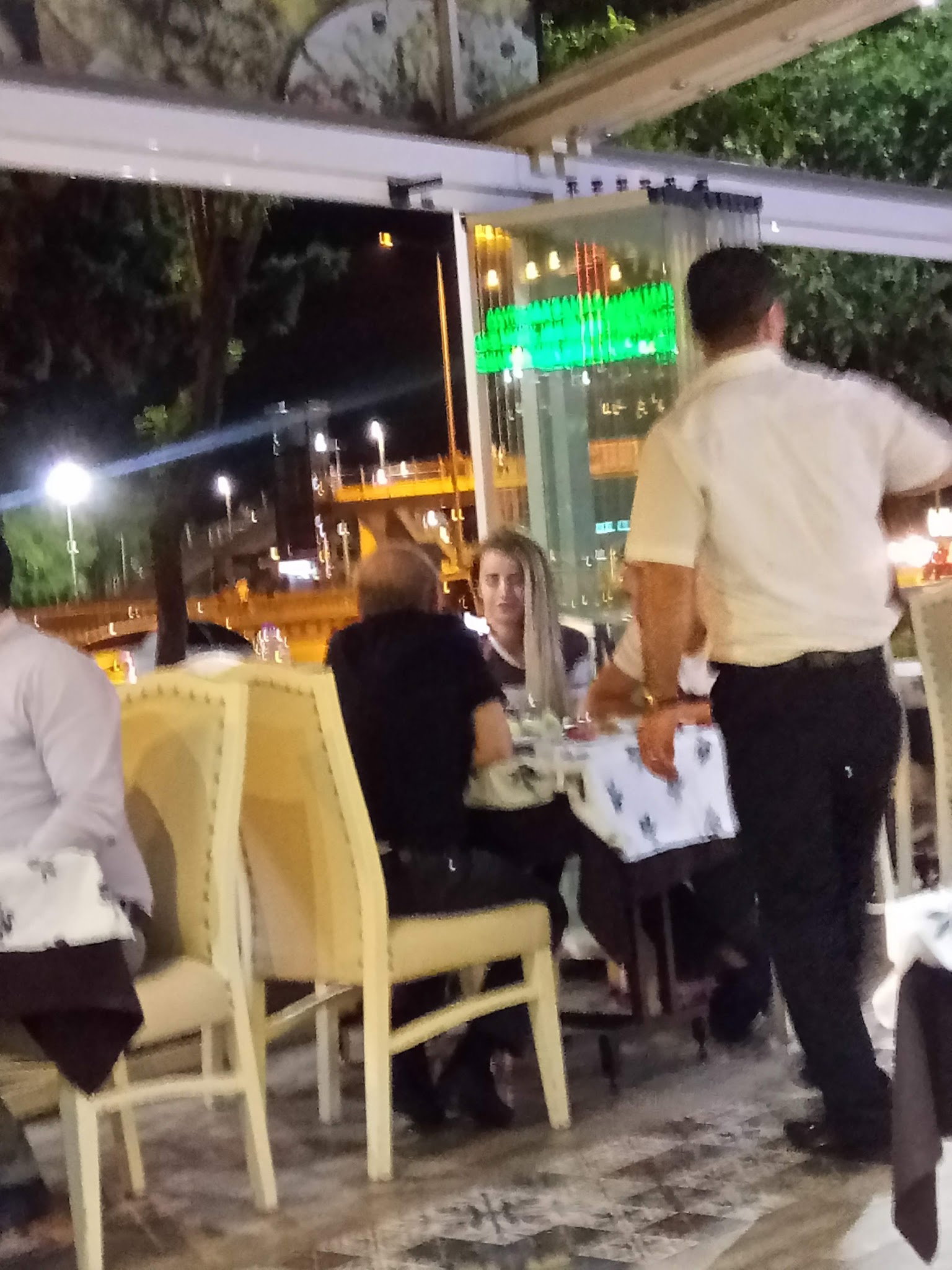 Hükümdar Sofrası Bakırköy Aile Mangalbaşı Et Lokantası