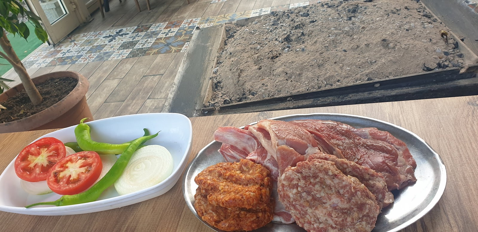 Hükümdar Sofrası Bakırköy Aile Mangalbaşı Et Lokantası