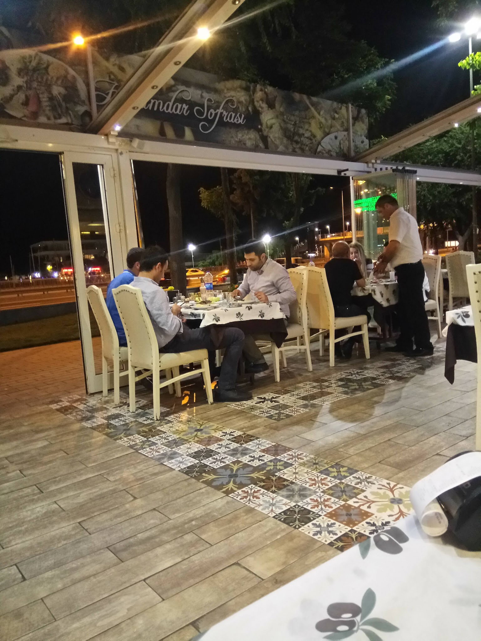 Hükümdar Sofrası Bakırköy Aile Mangalbaşı Et Lokantası