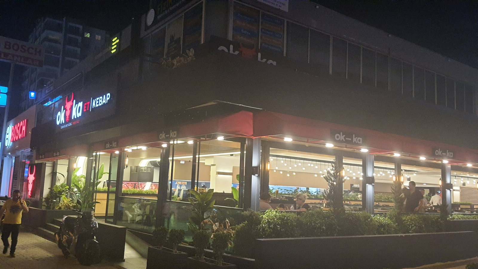 Adana Okka Et Kebap & Pirzola & Steak & Tavuk & Fındık Lahmacun & Humus Restoran