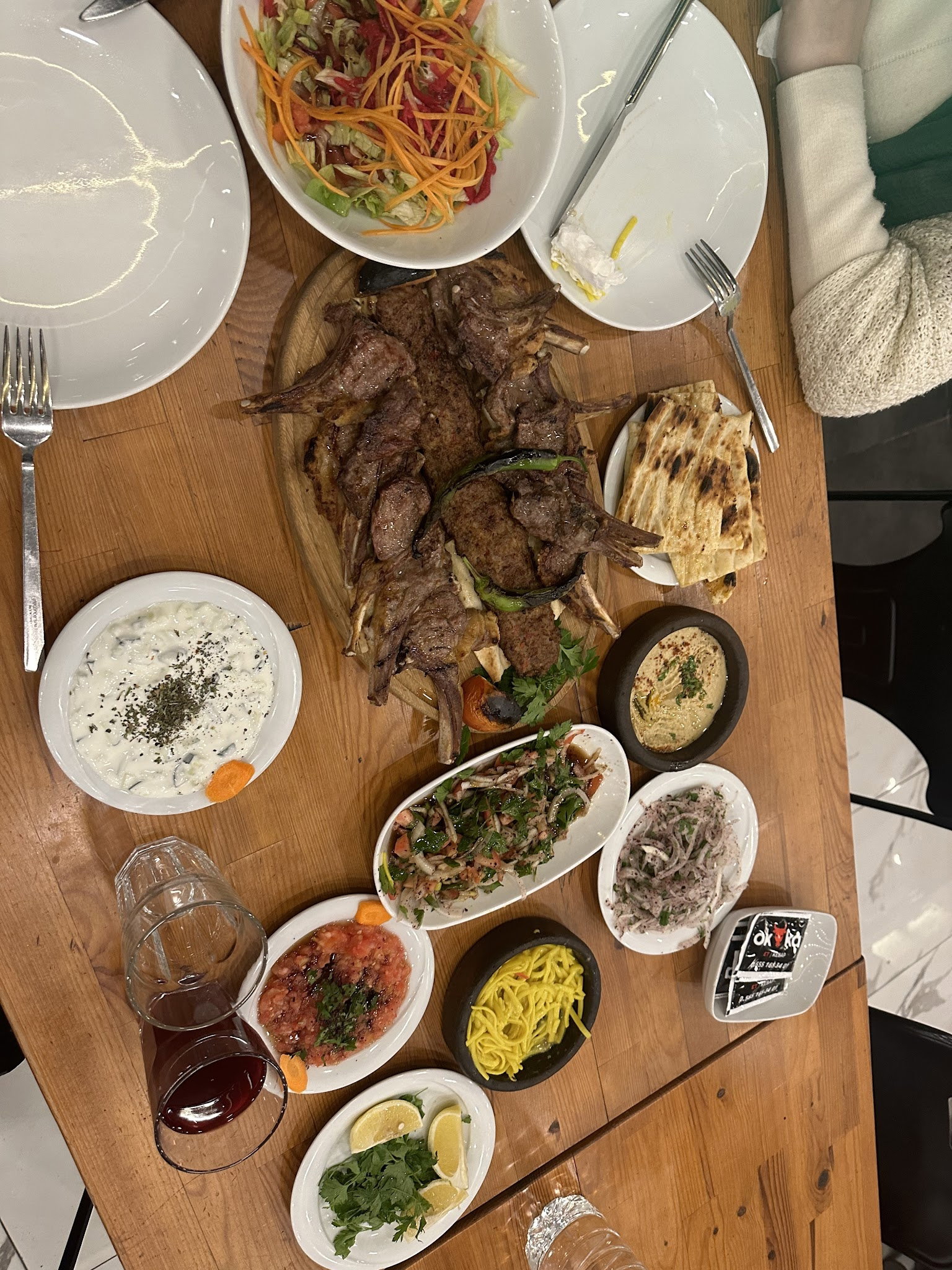 Adana Okka Et Kebap & Pirzola & Steak & Tavuk & Fındık Lahmacun & Humus Restoran
