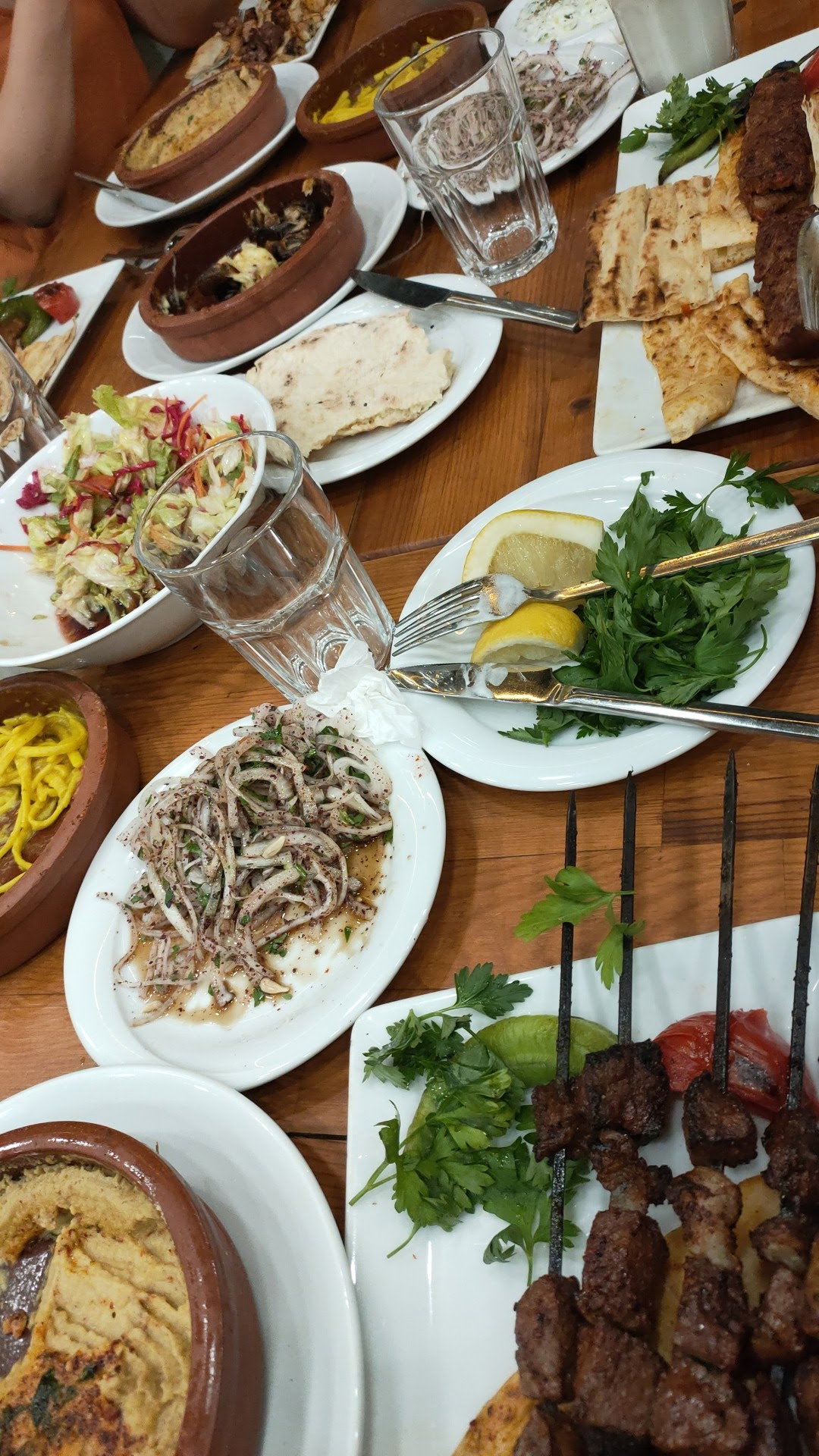 Adana Okka Et Kebap & Pirzola & Steak & Tavuk & Fındık Lahmacun & Humus Restoran