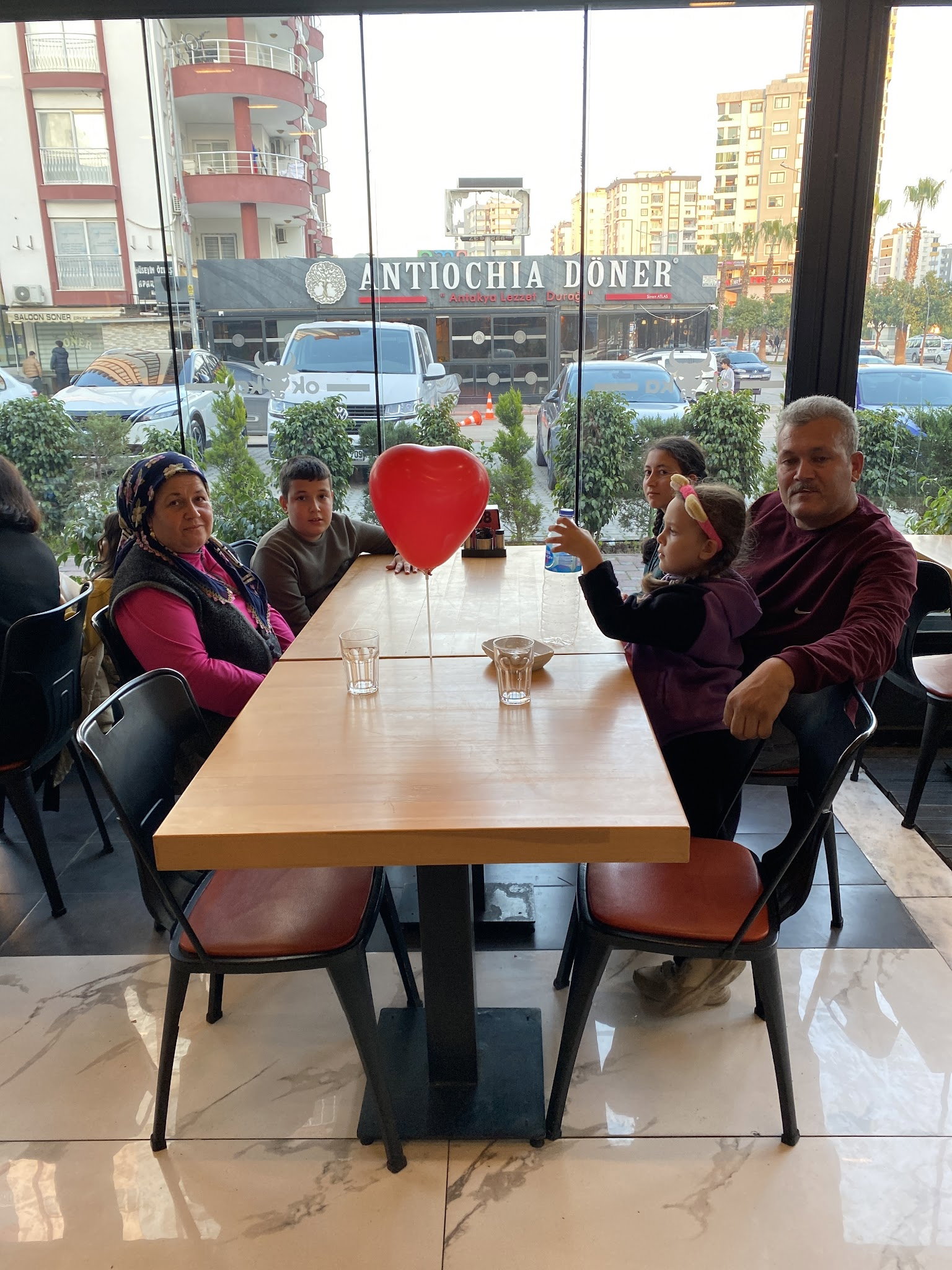 Adana Okka Et Kebap & Pirzola & Steak & Tavuk & Fındık Lahmacun & Humus Restoran