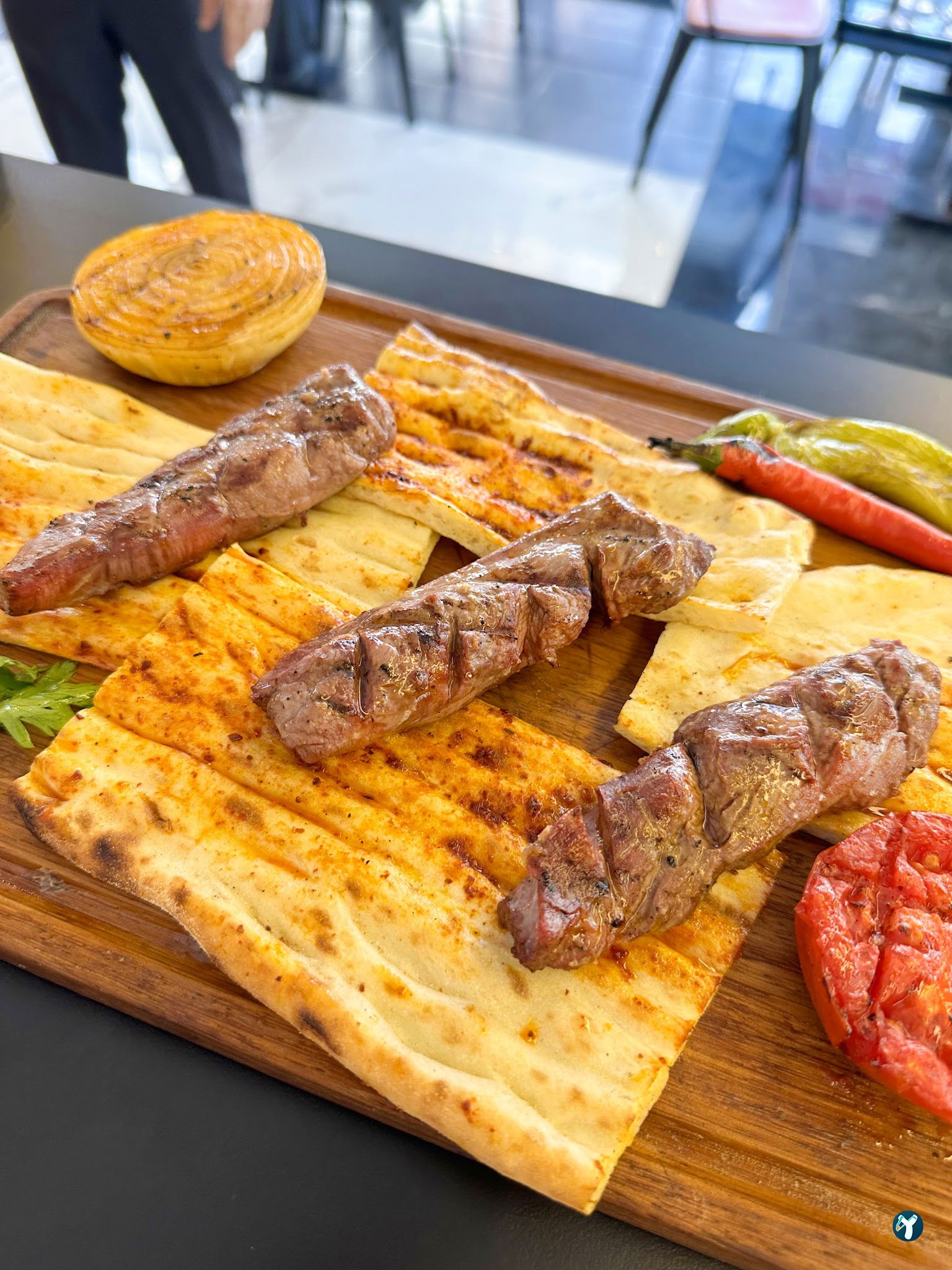 Adana Okka Et Kebap & Pirzola & Steak & Tavuk & Fındık Lahmacun & Humus Restoran