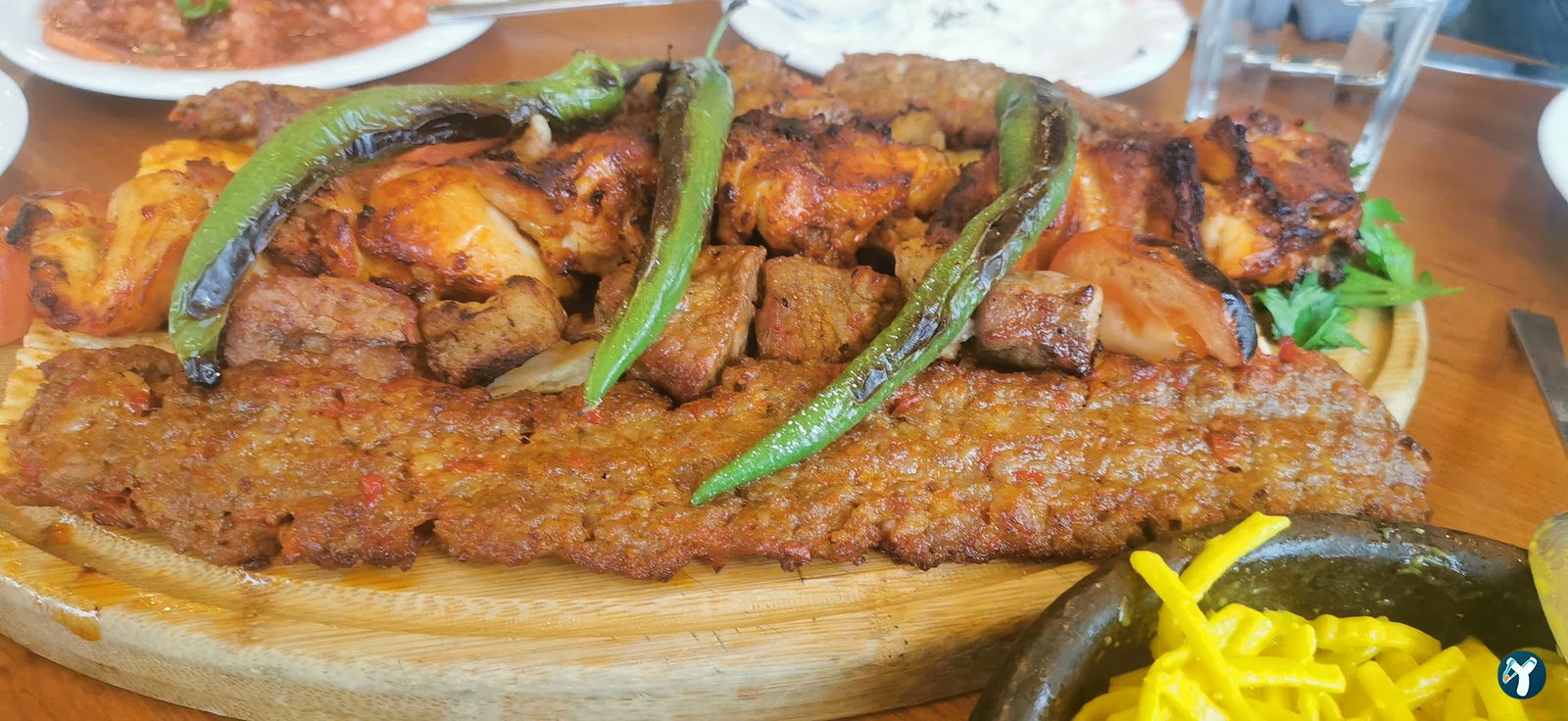 Adana Okka Et Kebap & Pirzola & Steak & Tavuk & Fındık Lahmacun & Humus Restoran