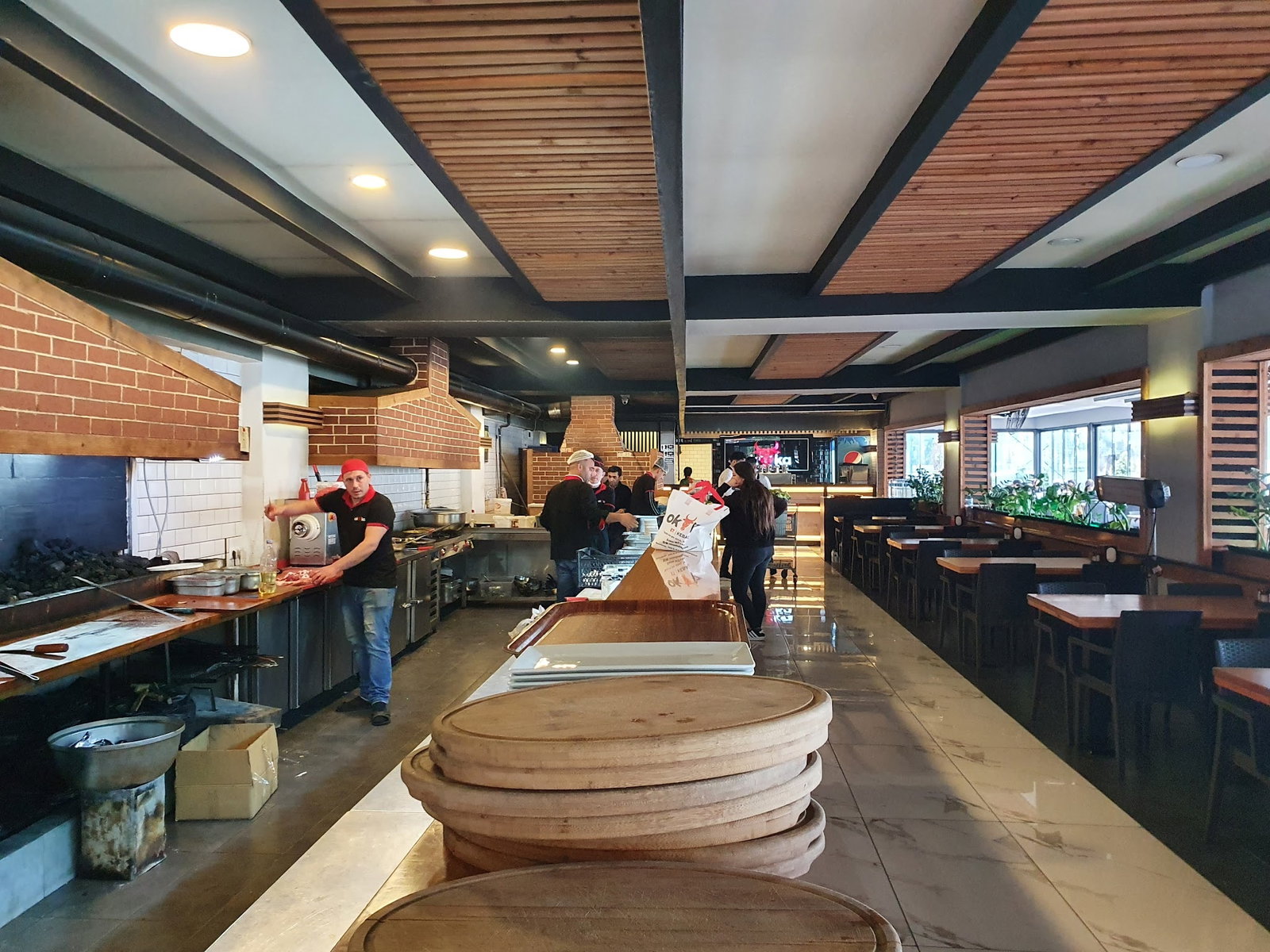 Adana Okka Et Kebap & Pirzola & Steak & Tavuk & Fındık Lahmacun & Humus Restoran