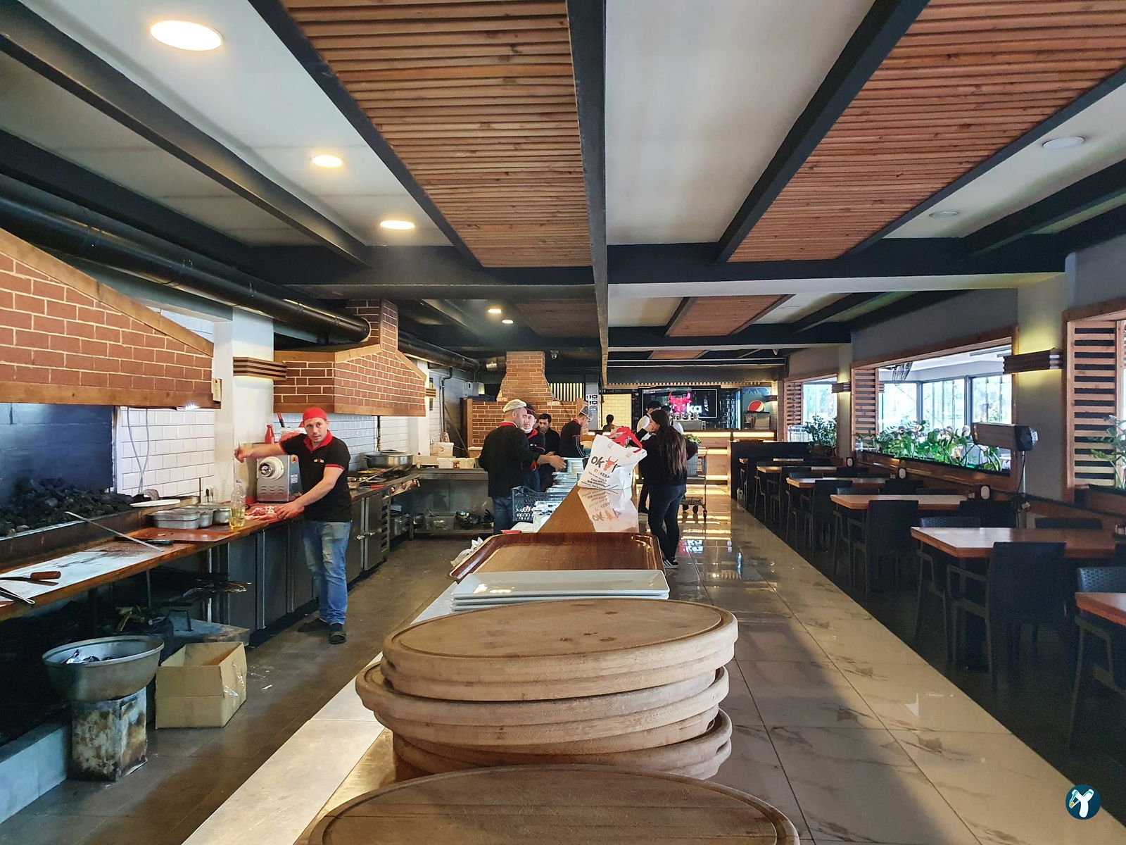Adana Okka Et Kebap & Pirzola & Steak & Tavuk & Fındık Lahmacun & Humus Restoran