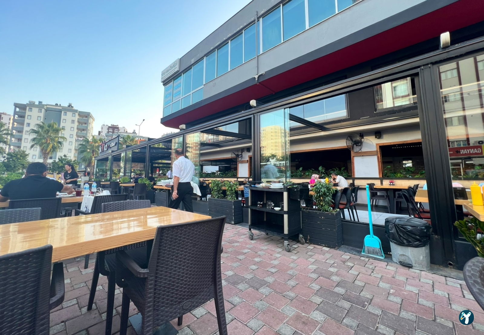Adana Okka Et Kebap & Pirzola & Steak & Tavuk & Fındık Lahmacun & Humus Restoran