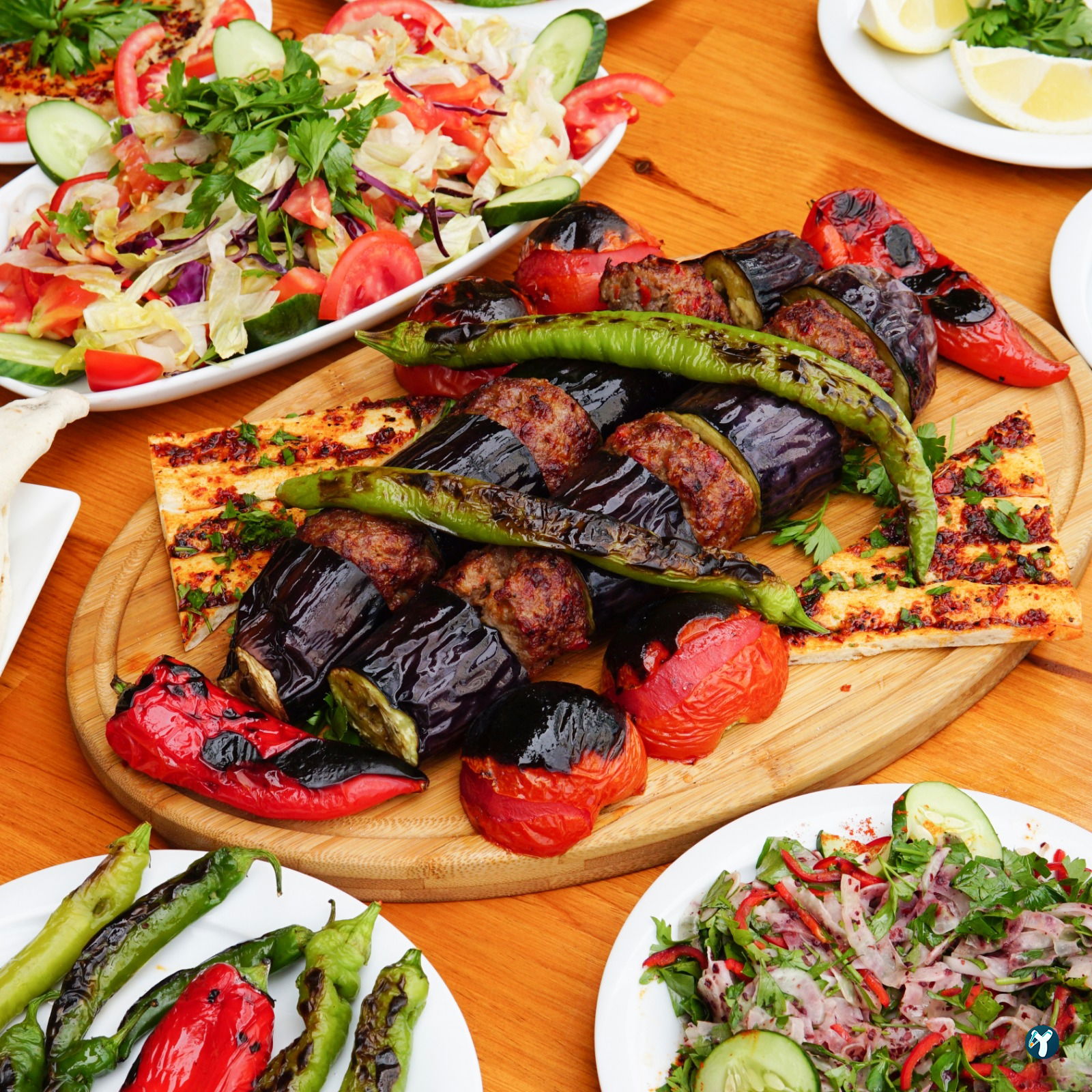 Adana Okka Et Kebap & Pirzola & Steak & Tavuk & Fındık Lahmacun & Humus Restoran