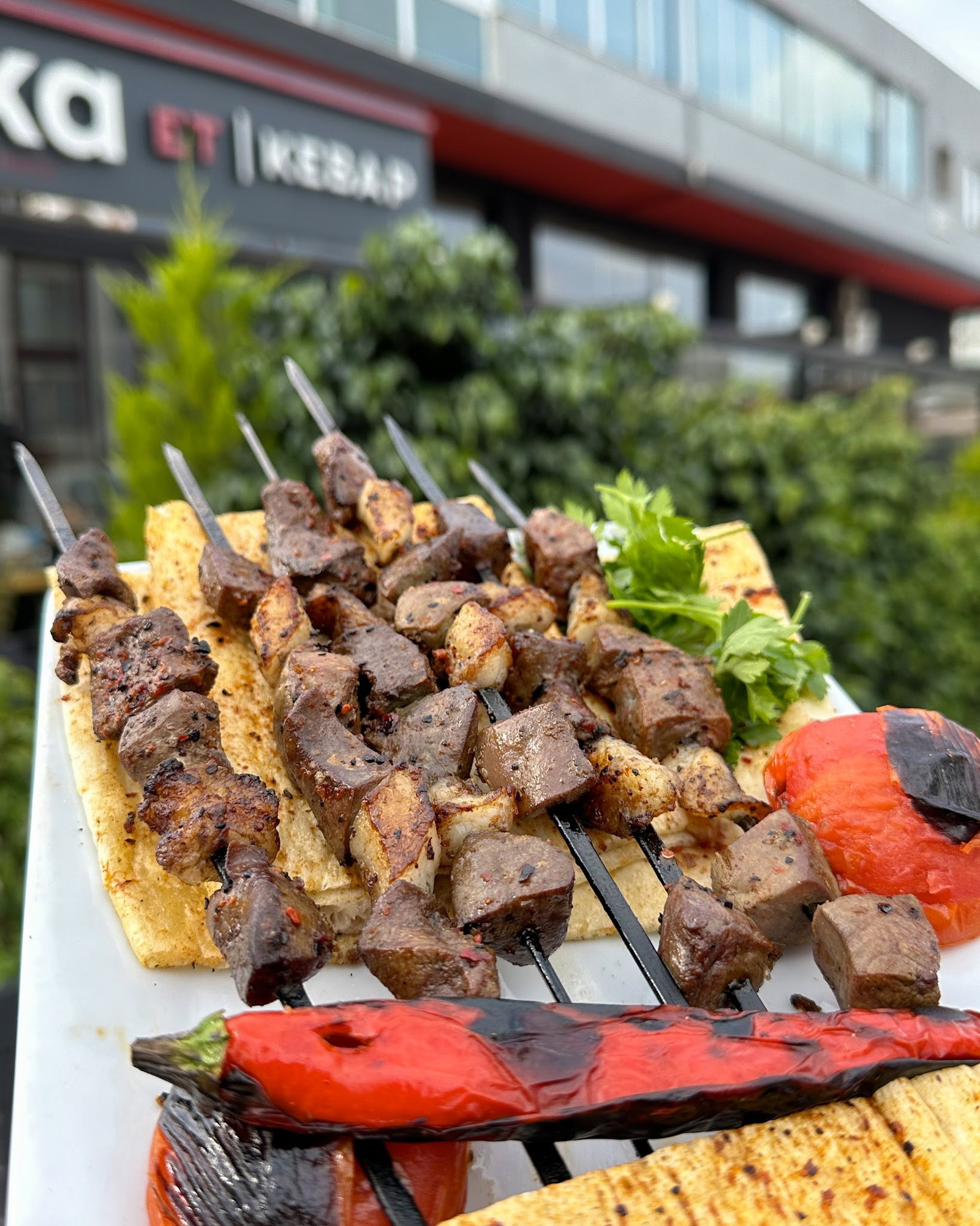 Adana Okka Et Kebap & Pirzola & Steak & Tavuk & Fındık Lahmacun & Humus Restoran