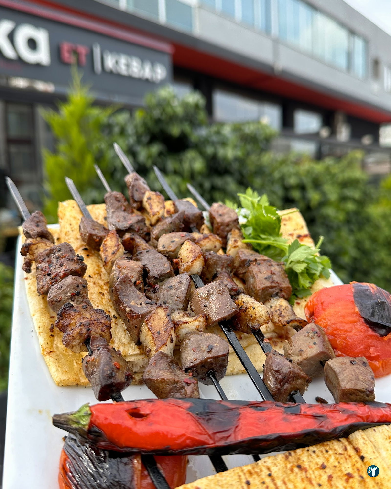 Adana Okka Et Kebap & Pirzola & Steak & Tavuk & Fındık Lahmacun & Humus Restoran