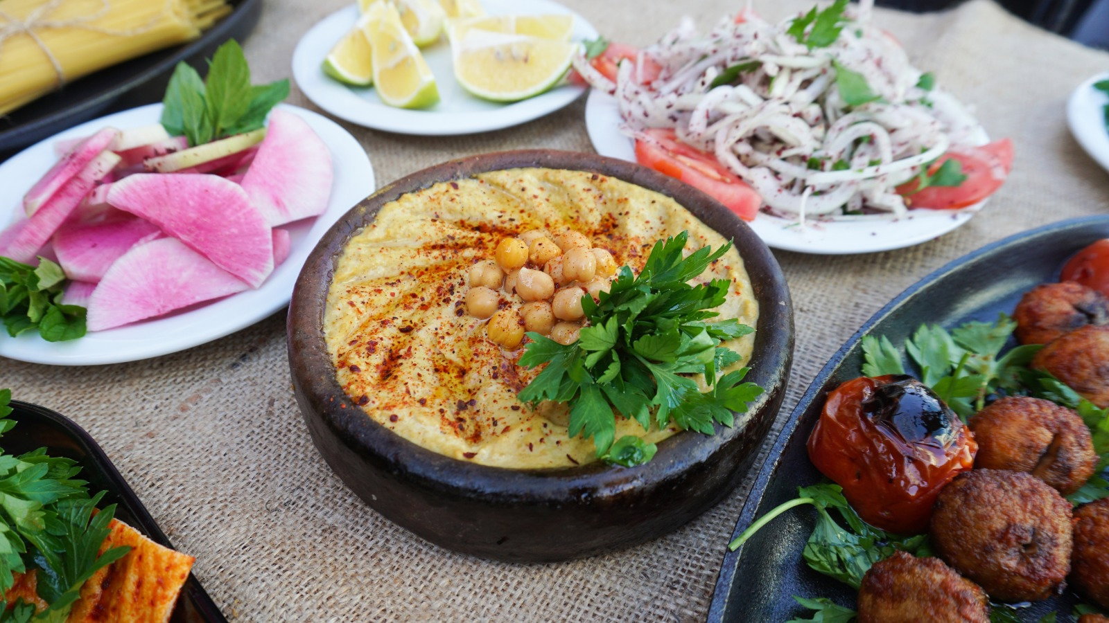 Adana Okka Et Kebap & Pirzola & Steak & Tavuk & Fındık Lahmacun & Humus Restoran