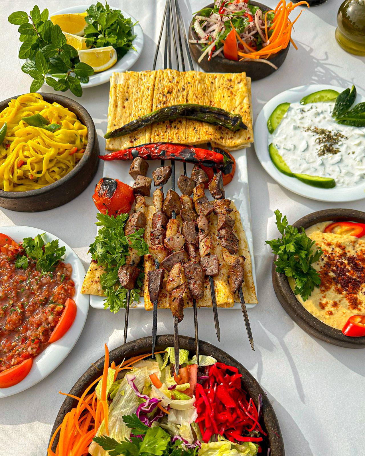 Adana Okka Et Kebap & Pirzola & Steak & Tavuk & Fındık Lahmacun & Humus Restoran