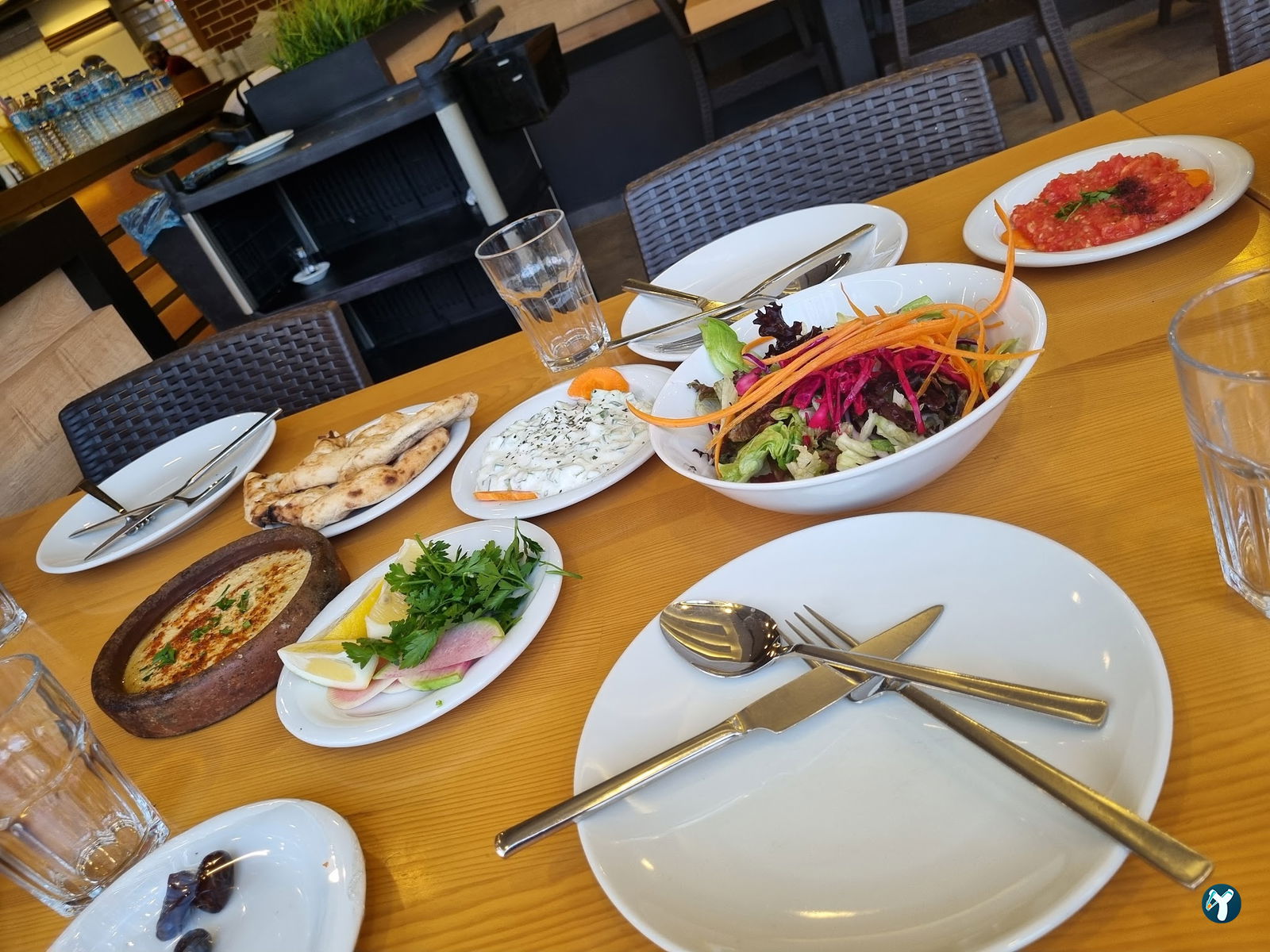 Adana Okka Et Kebap & Pirzola & Steak & Tavuk & Fındık Lahmacun & Humus Restoran
