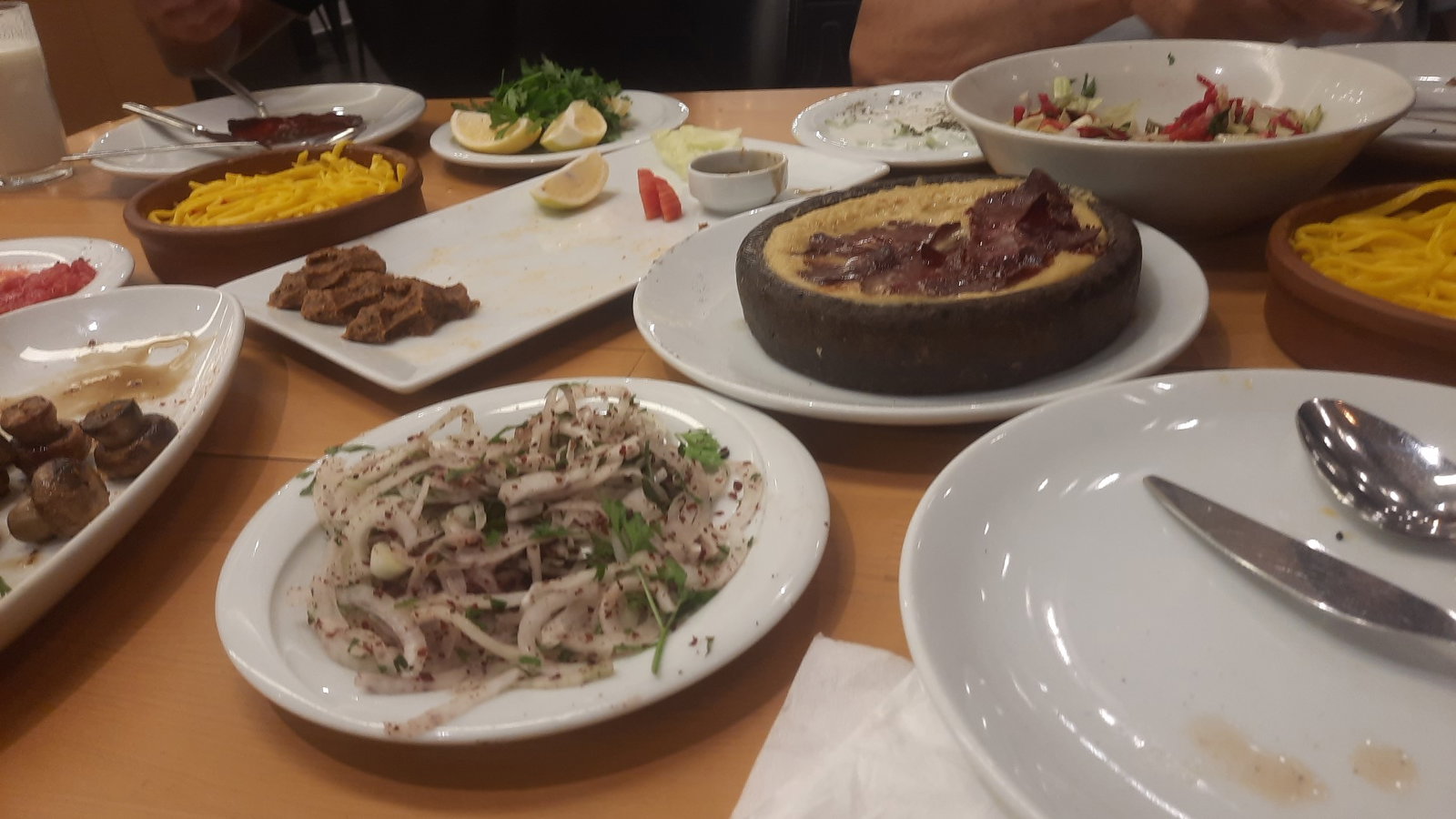 Adana Okka Et Kebap & Pirzola & Steak & Tavuk & Fındık Lahmacun & Humus Restoran