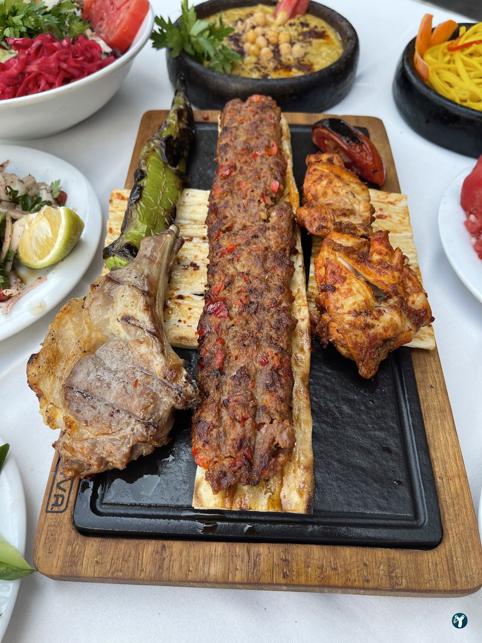 Adana Okka Et Kebap & Pirzola & Steak & Tavuk & Fındık Lahmacun & Humus Restoran