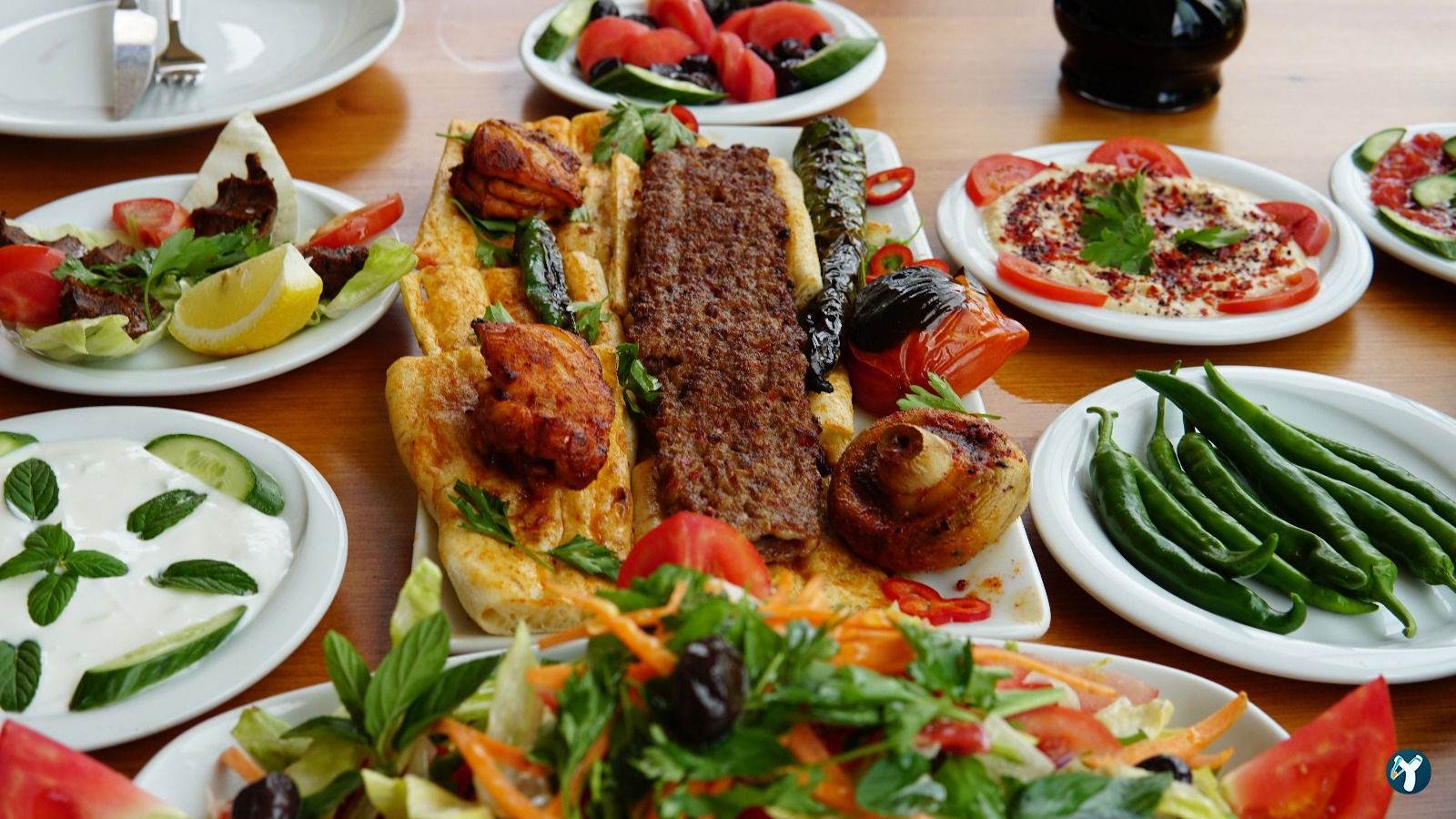 Adana Okka Et Kebap & Pirzola & Steak & Tavuk & Fındık Lahmacun & Humus Restoran