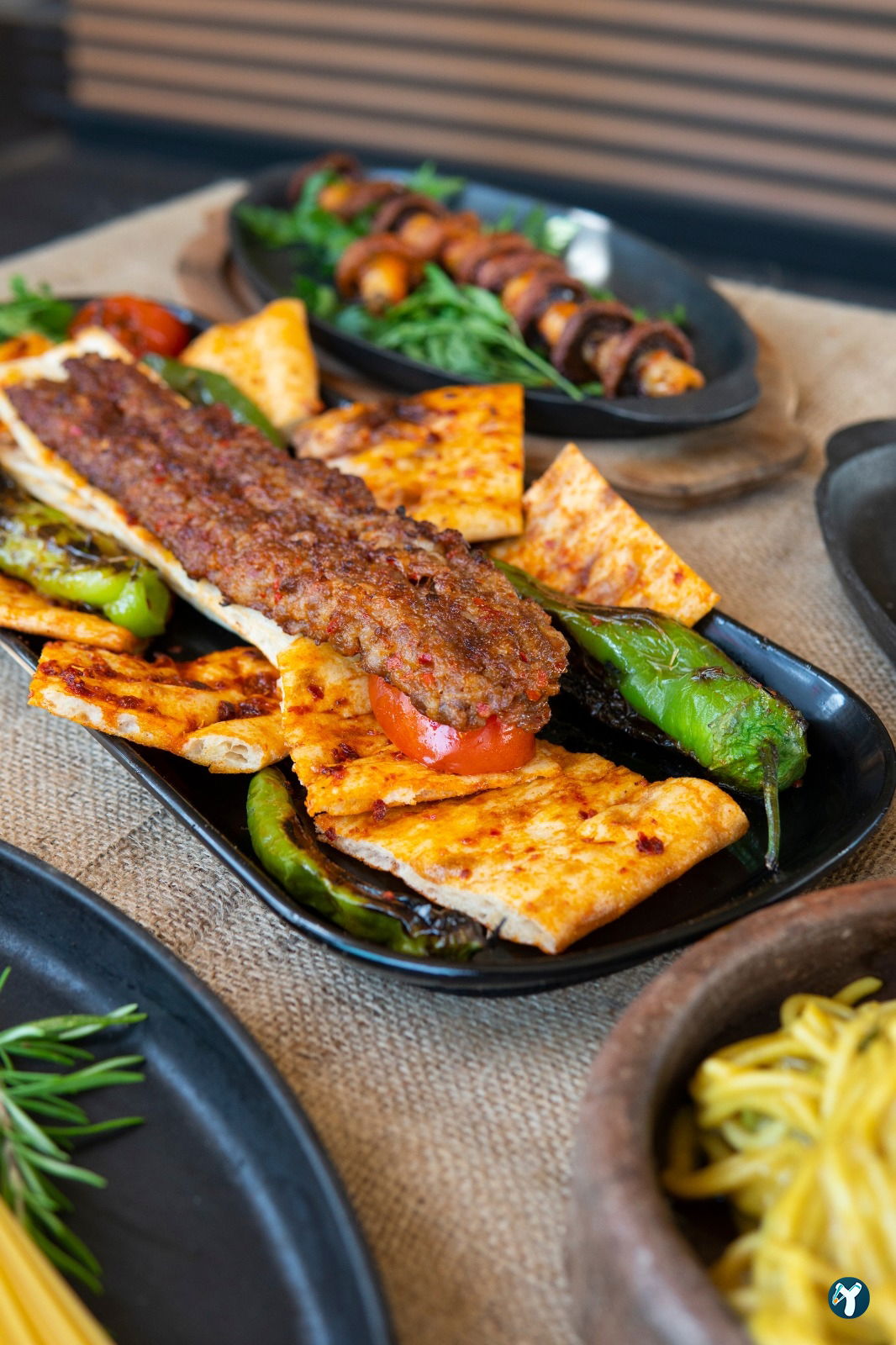 Adana Okka Et Kebap & Pirzola & Steak & Tavuk & Fındık Lahmacun & Humus Restoran