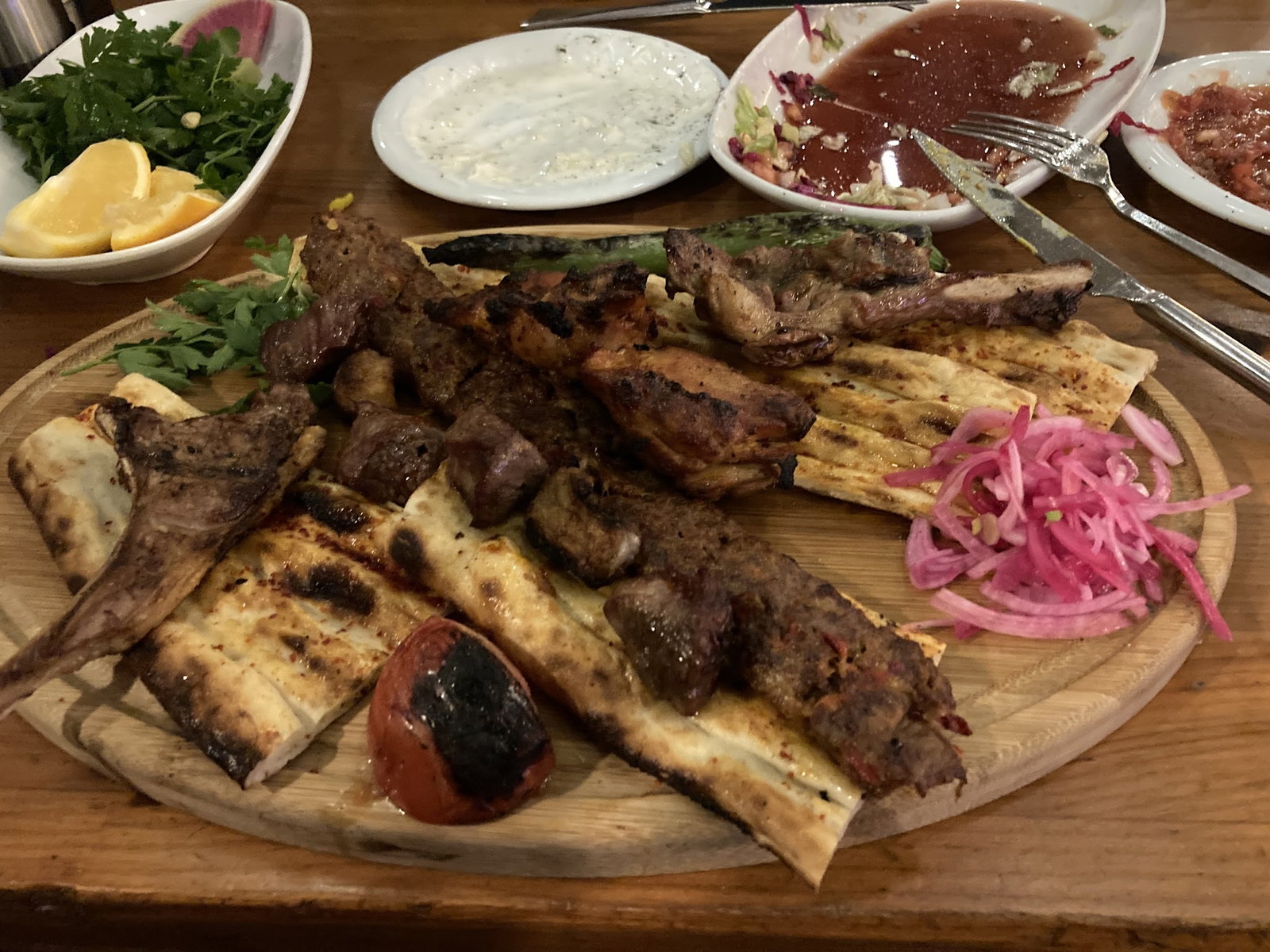 Adana Okka Et Kebap & Pirzola & Steak & Tavuk & Fındık Lahmacun & Humus Restoran